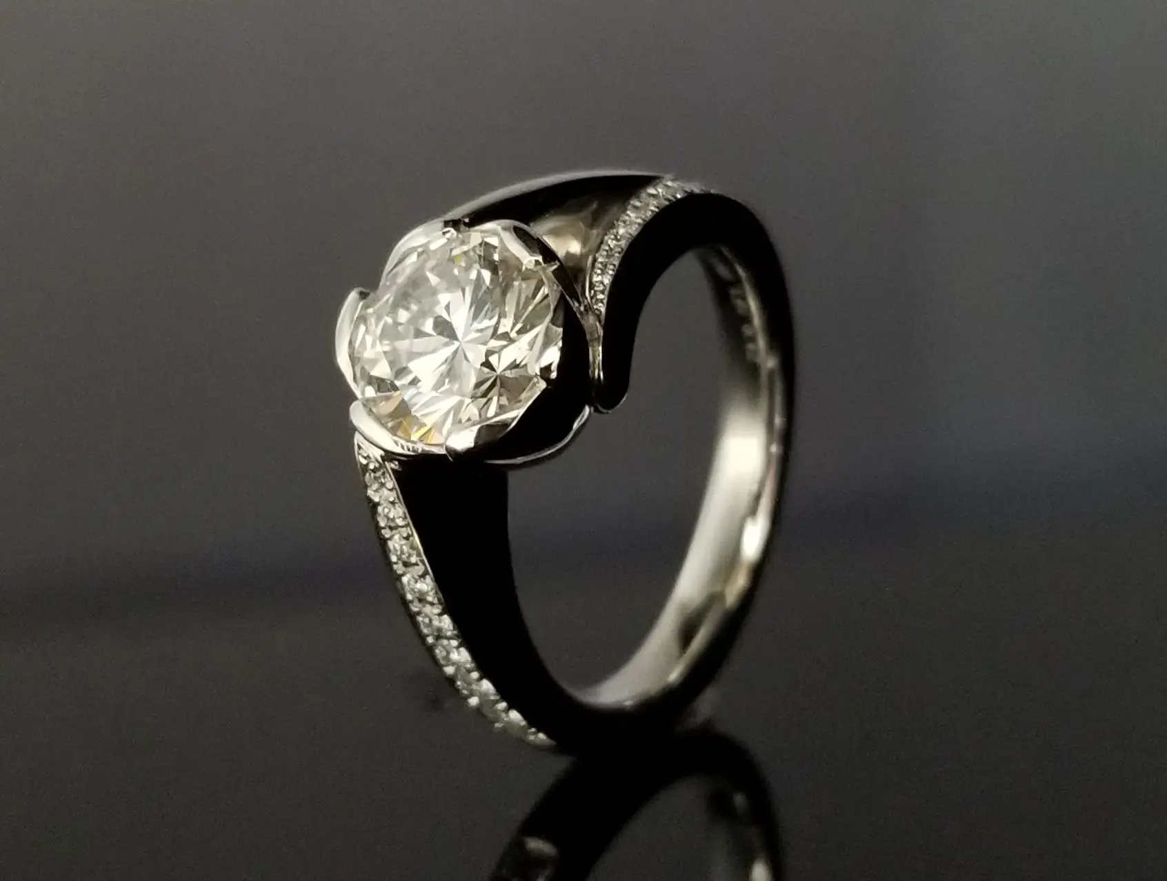 入手困難　製造中止　髑髏名誉指輪　新入荷 花枠のオーダーメイドご婚約指輪 | 結婚・婚約指輪のオーダー