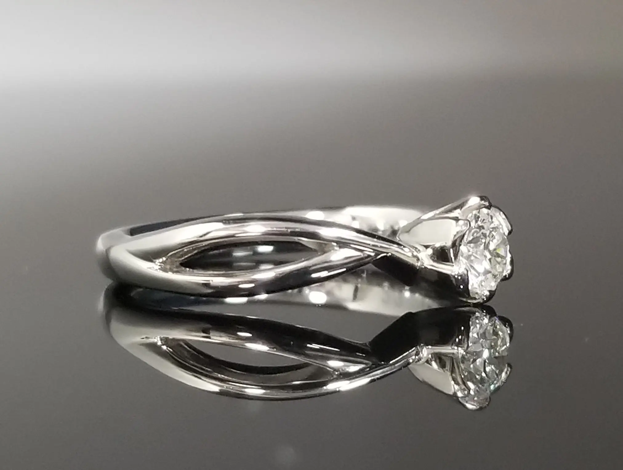 オーダーメイドで特別なご婚約指輪 | 結婚・婚約指輪のオーダーメイド