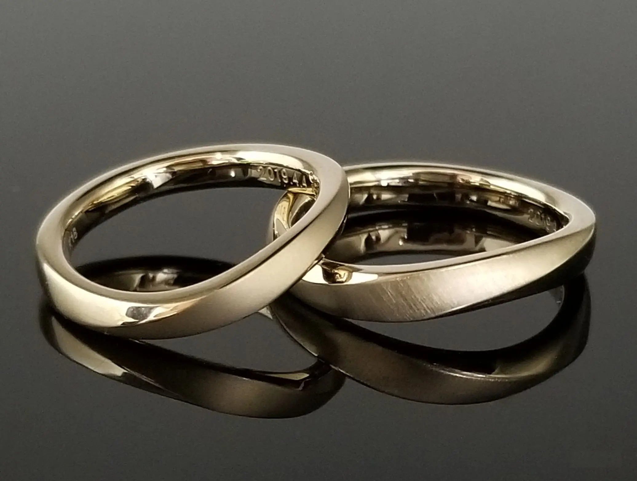 シャンパンゴールドの色味が美しい | 結婚・婚約指輪のオーダーメイド