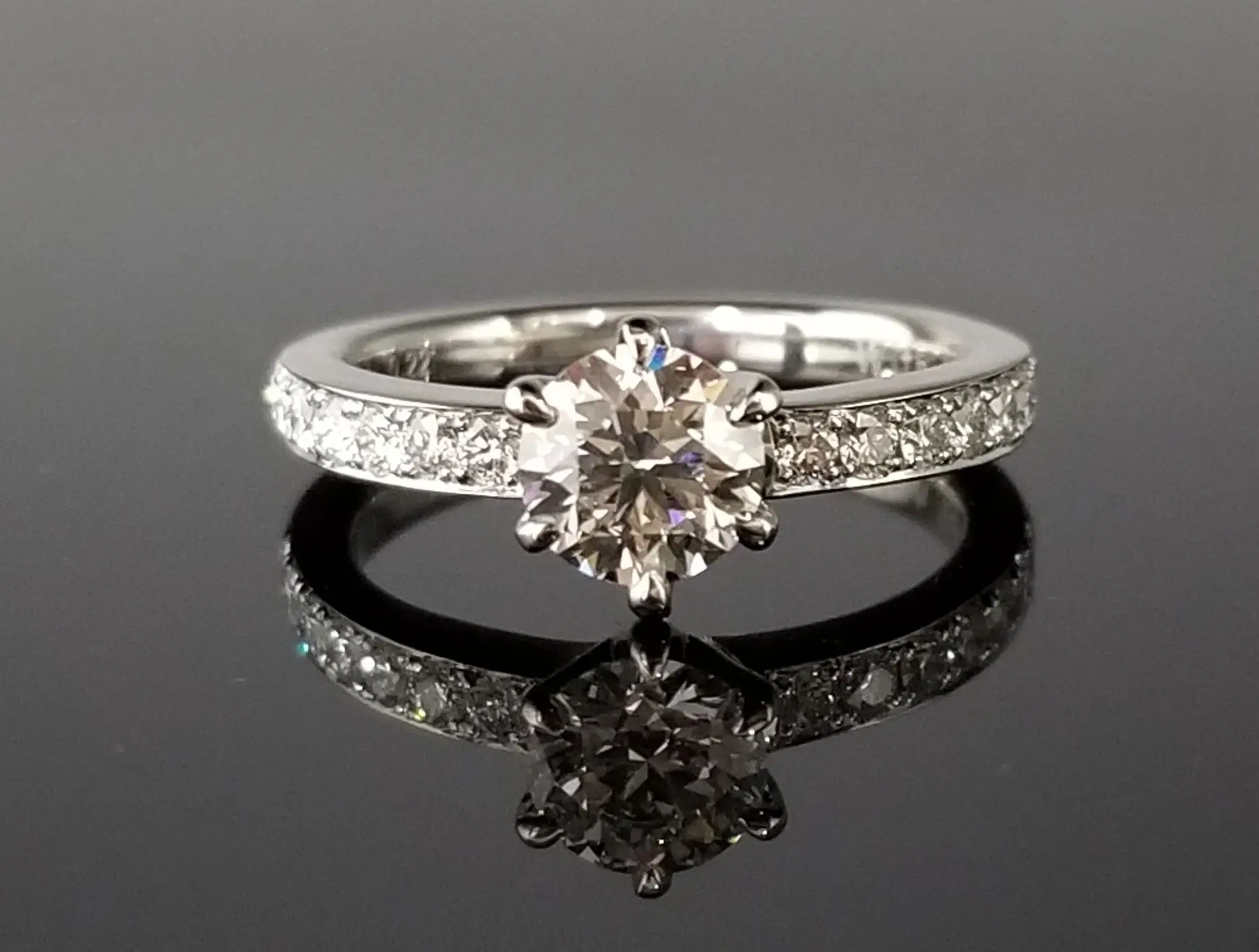 新品未使用 指輪 大粒 フルエタニティ ダイヤモンド ストーン 結婚 婚約 大粒ダイヤモンドリング | 結婚・婚約指輪のオーダーメイドは