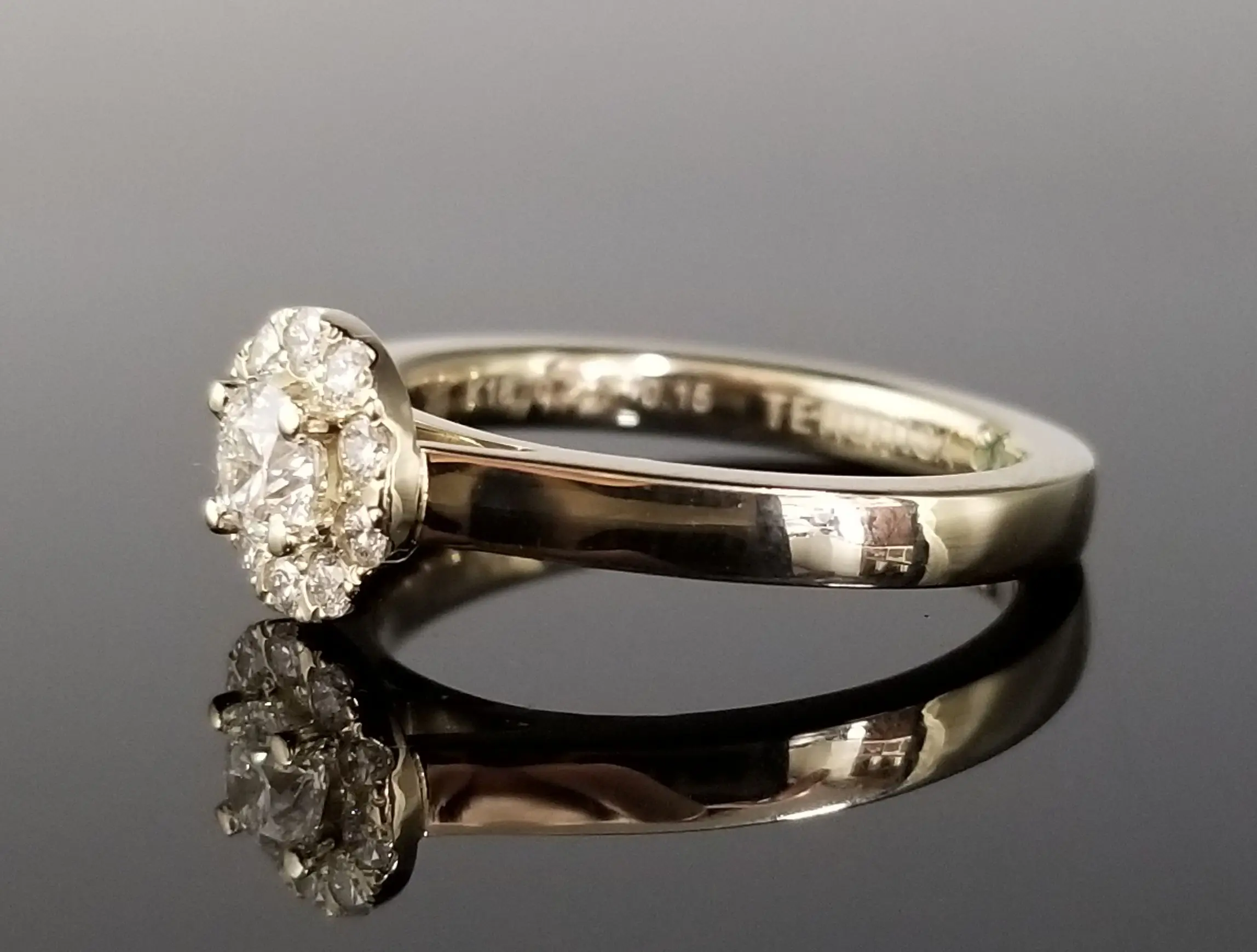 ダイヤ同士で輝きあう、華やかなリング | 結婚・婚約指輪のオーダー