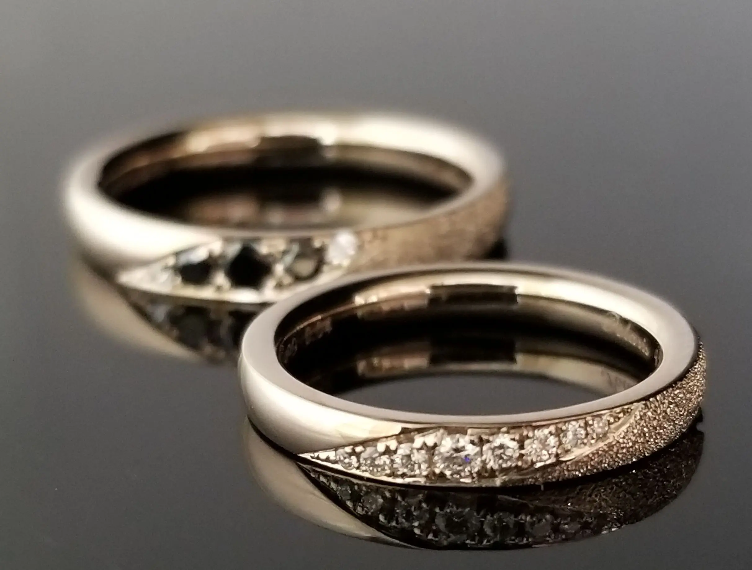 それぞれのダイヤで個性を出したご結婚指輪 | 結婚・婚約指輪の
