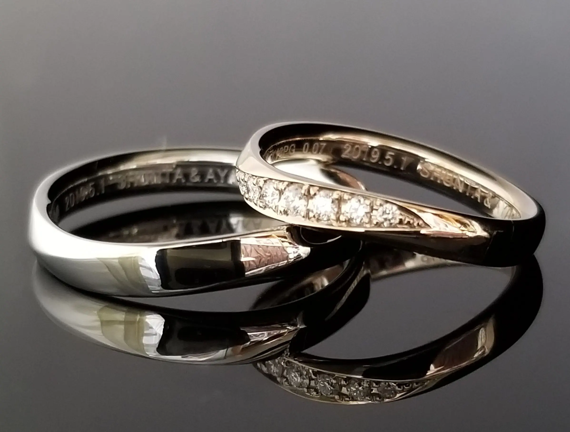 ウェーブが柔らかな印象のご結婚指輪 | 結婚・婚約指輪のオーダー