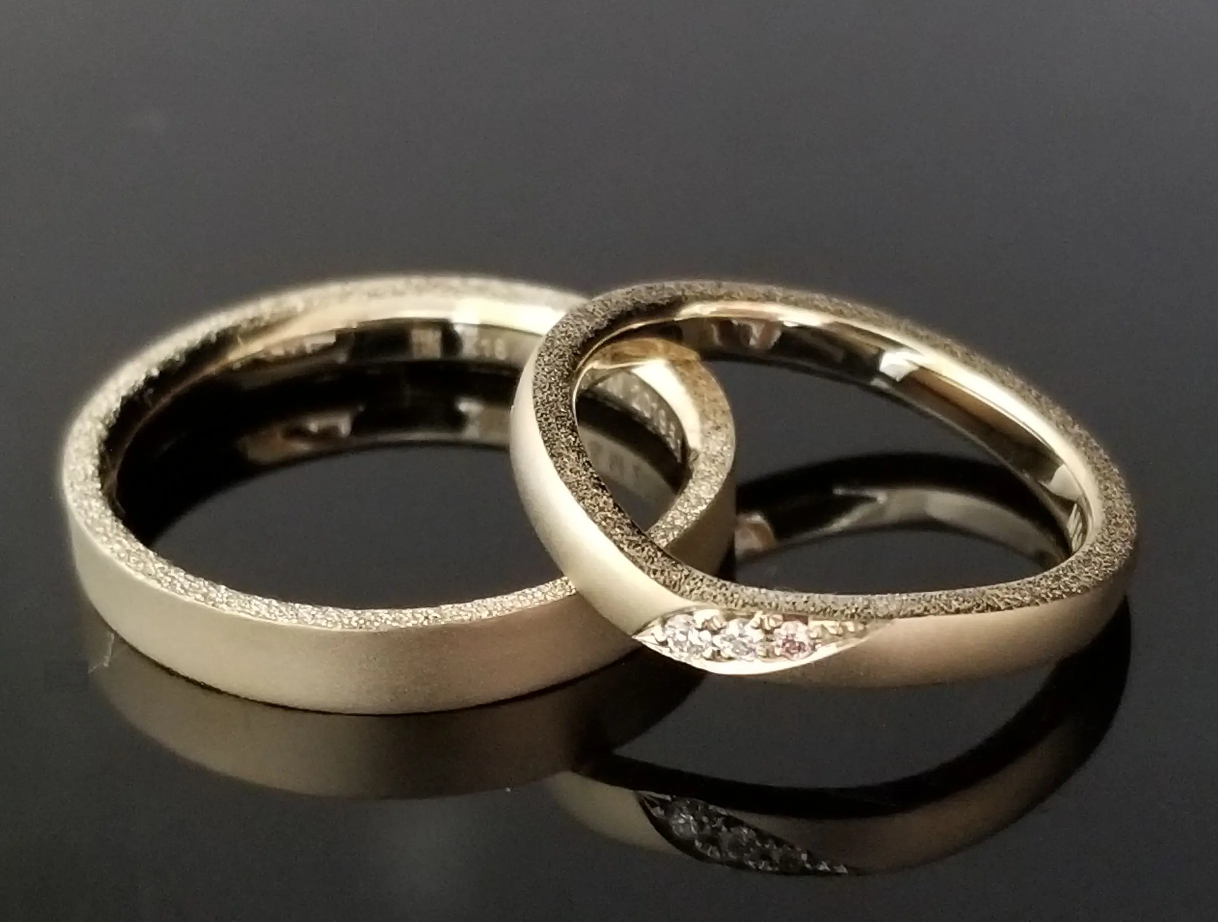 のりぞー　ダイヤステッチ ダイヤモンドを支えるダイヤモンドと滑らかなプラチナ | 結婚