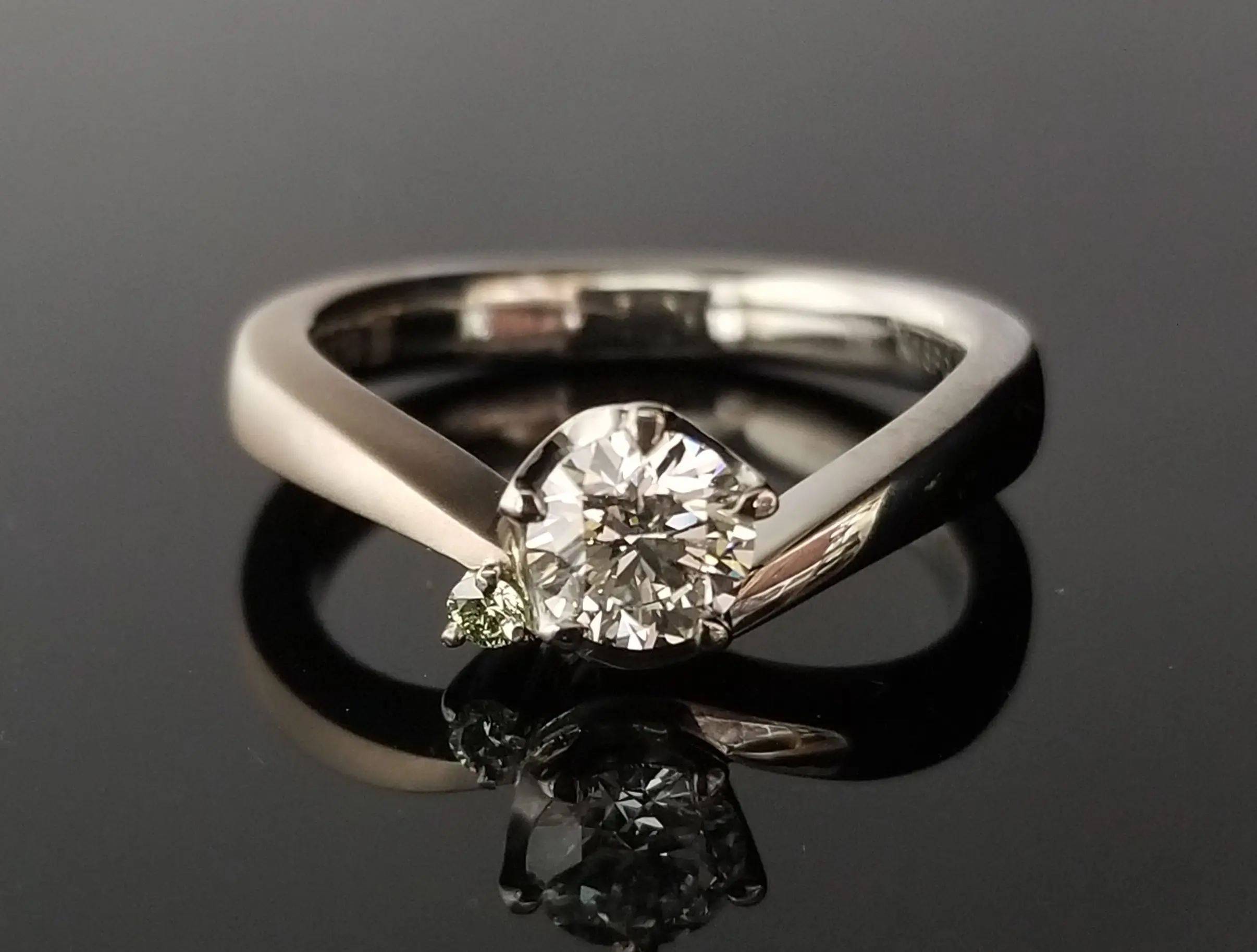 ダイヤモンド PT900 指輪 リング プレゼント 婚約指輪 NJ-555
