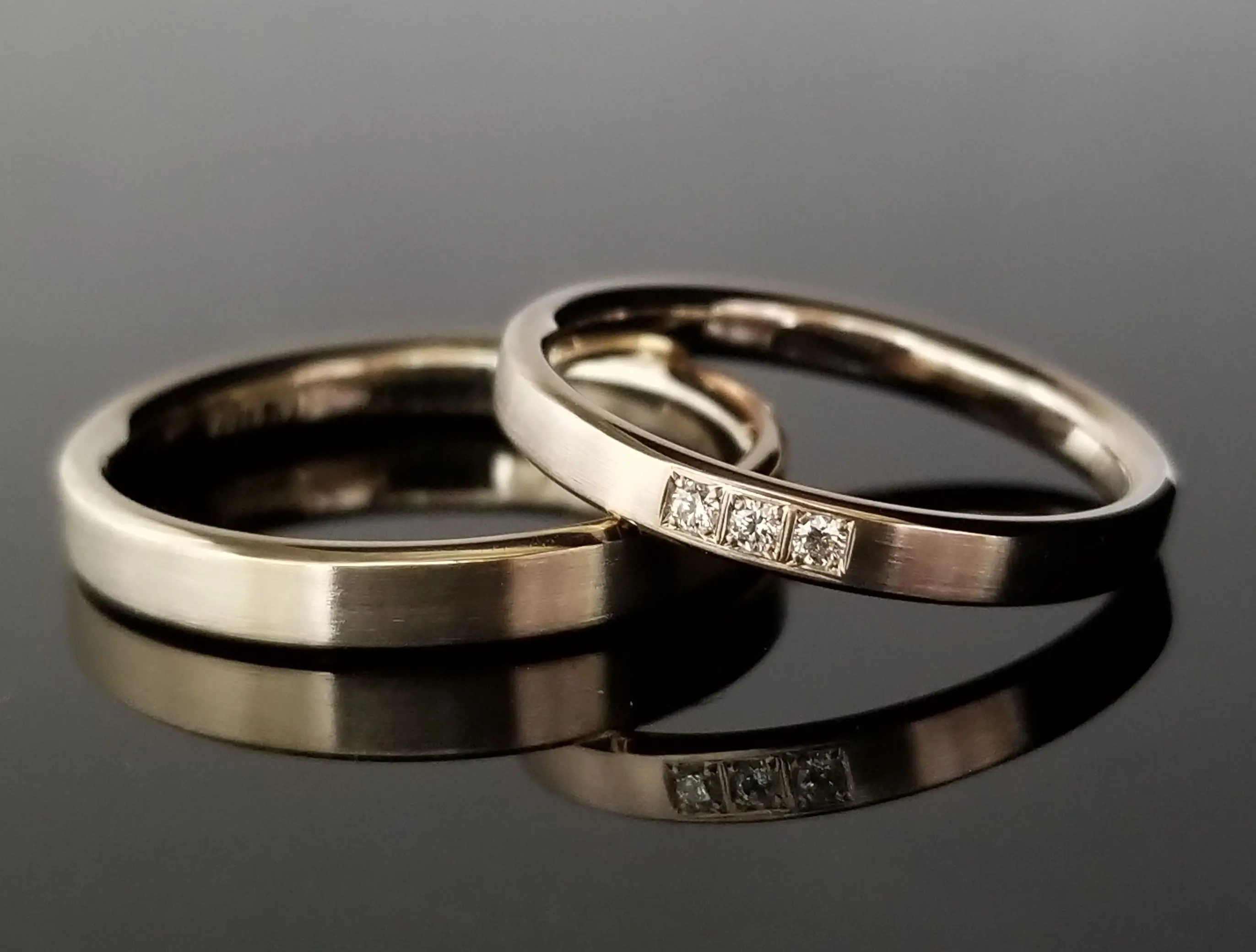 平打ちの角を落としたシックなリング | 結婚・婚約指輪の