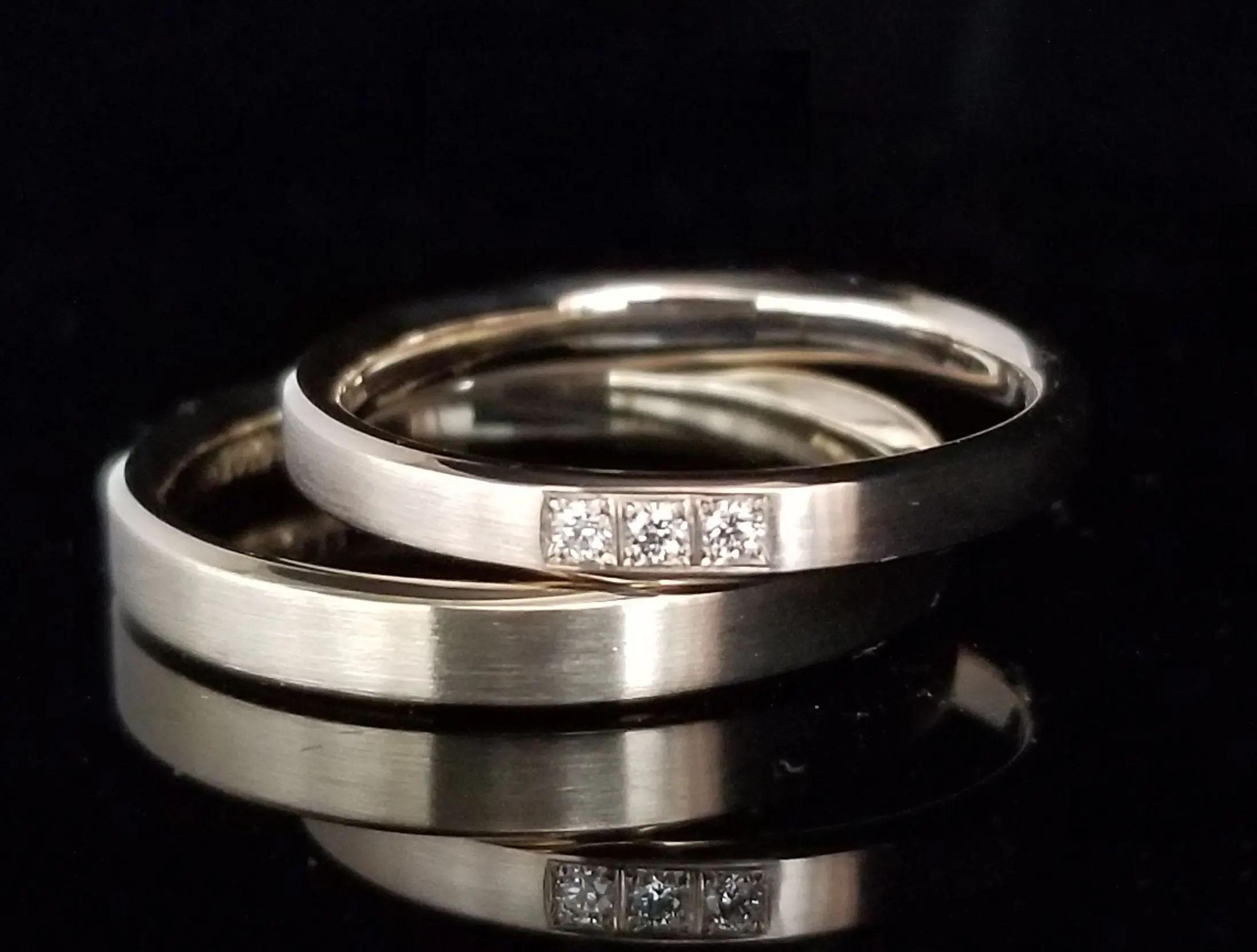 平打ちの角を落としたシックなリング | 結婚・婚約指輪の