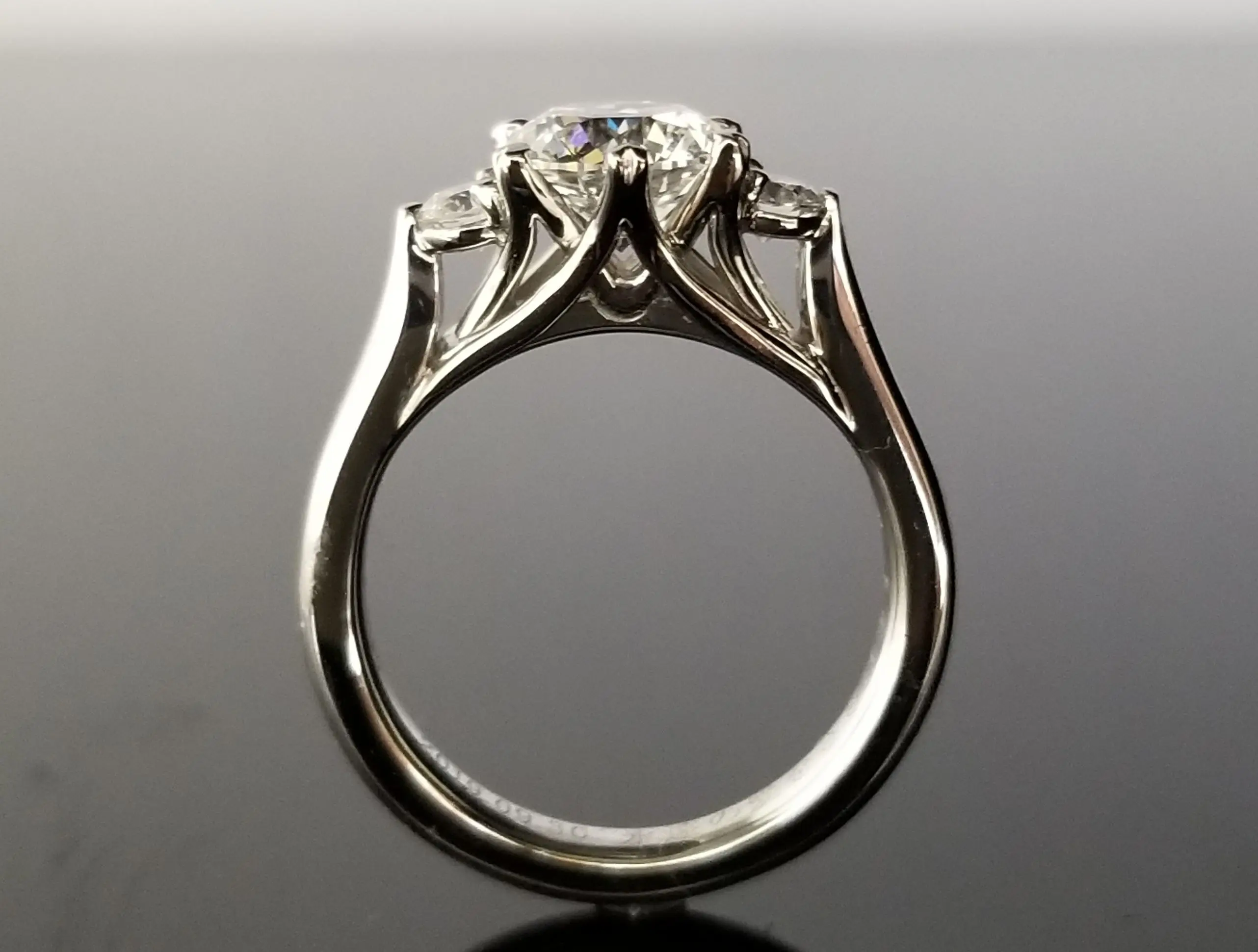 エレガントな輝きを大切なリングにこめました。 | 結婚・婚約