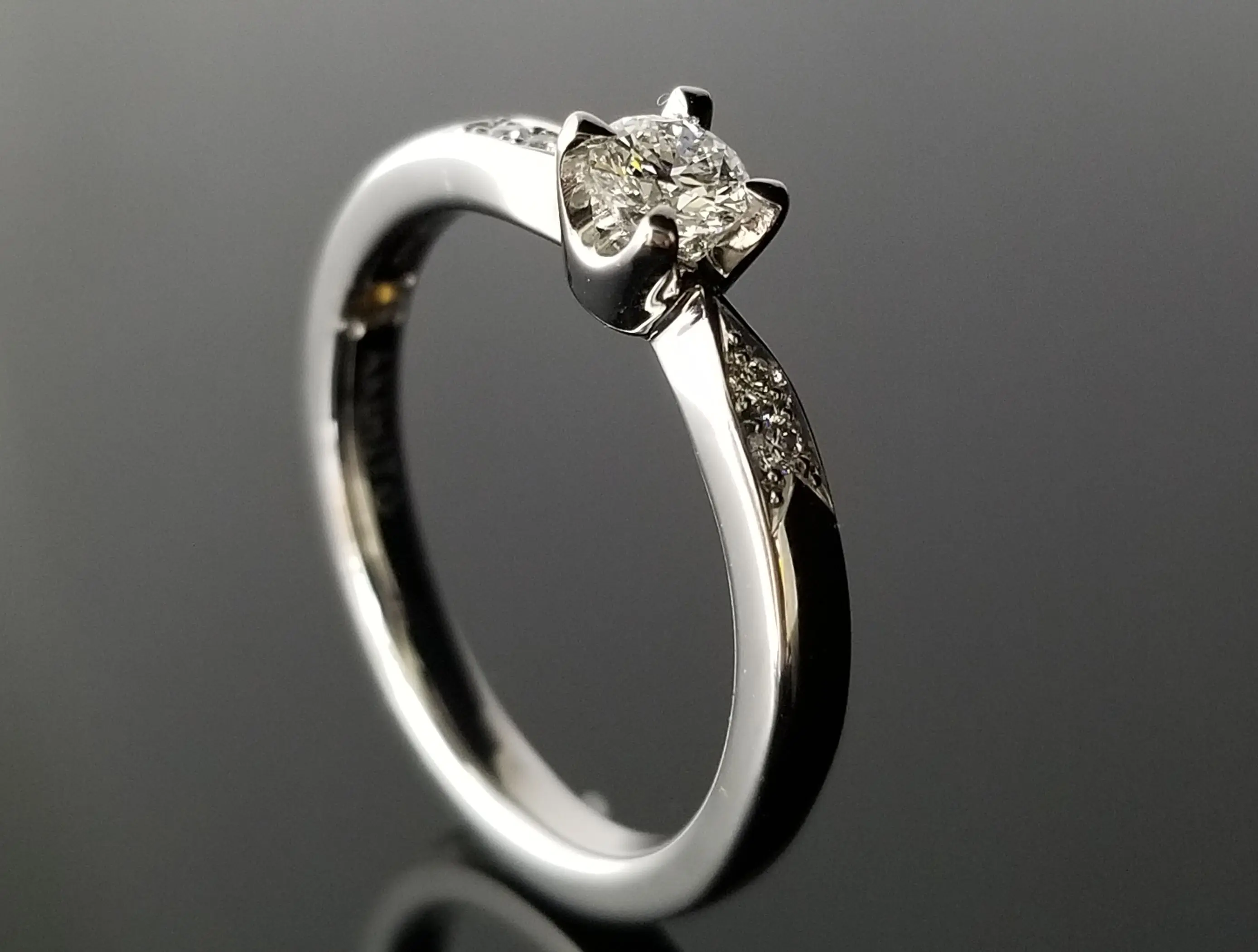 ドーンと値下げ！夏休み限定価格！！ダイヤモンド指輪0.45ct WG サイズ12 楽天市場】ダイヤモンド 0.04ct リング (菱) Lacy Diamond 18金