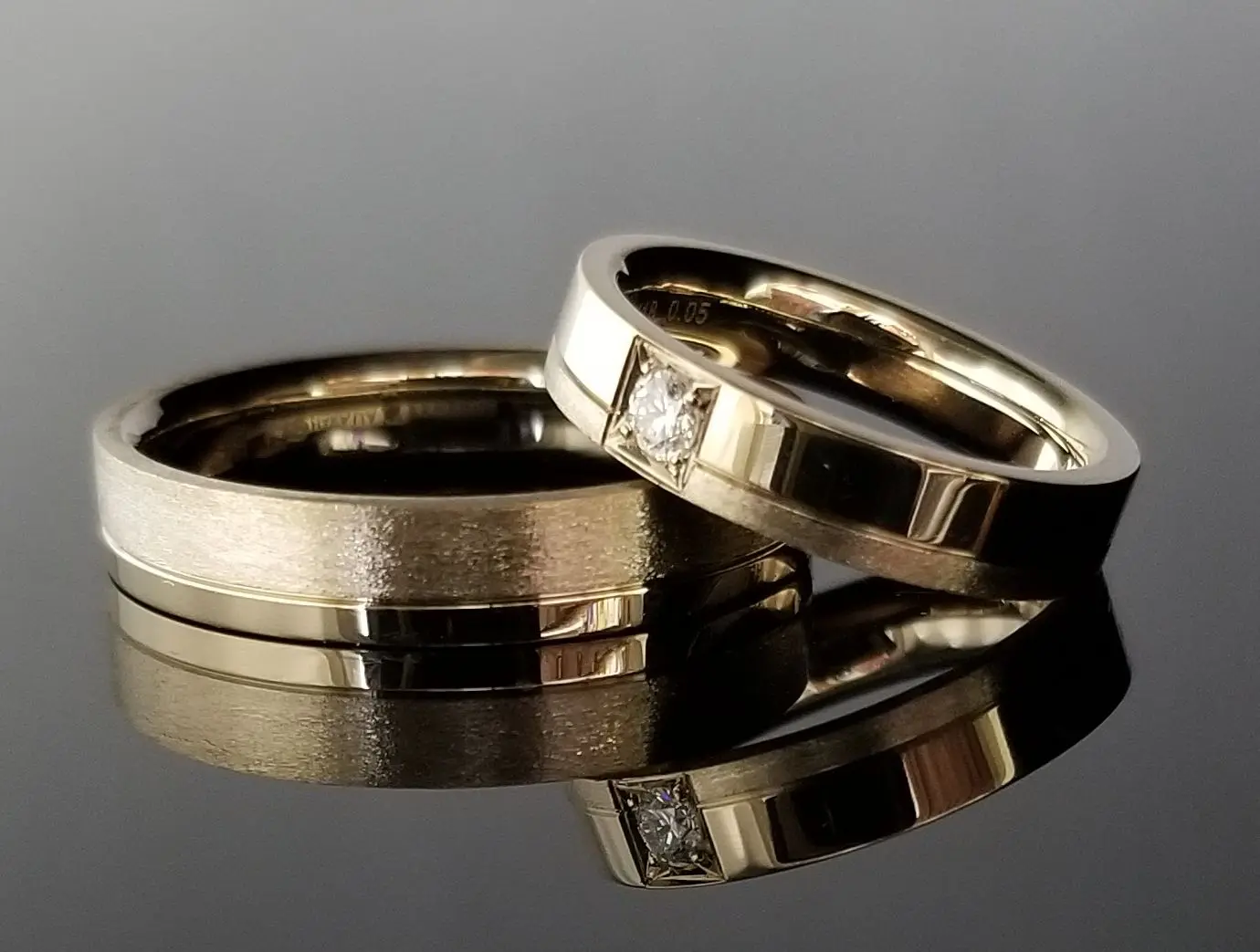 シンプルながらも比率にこだわった平打リング | 結婚・婚約指輪の