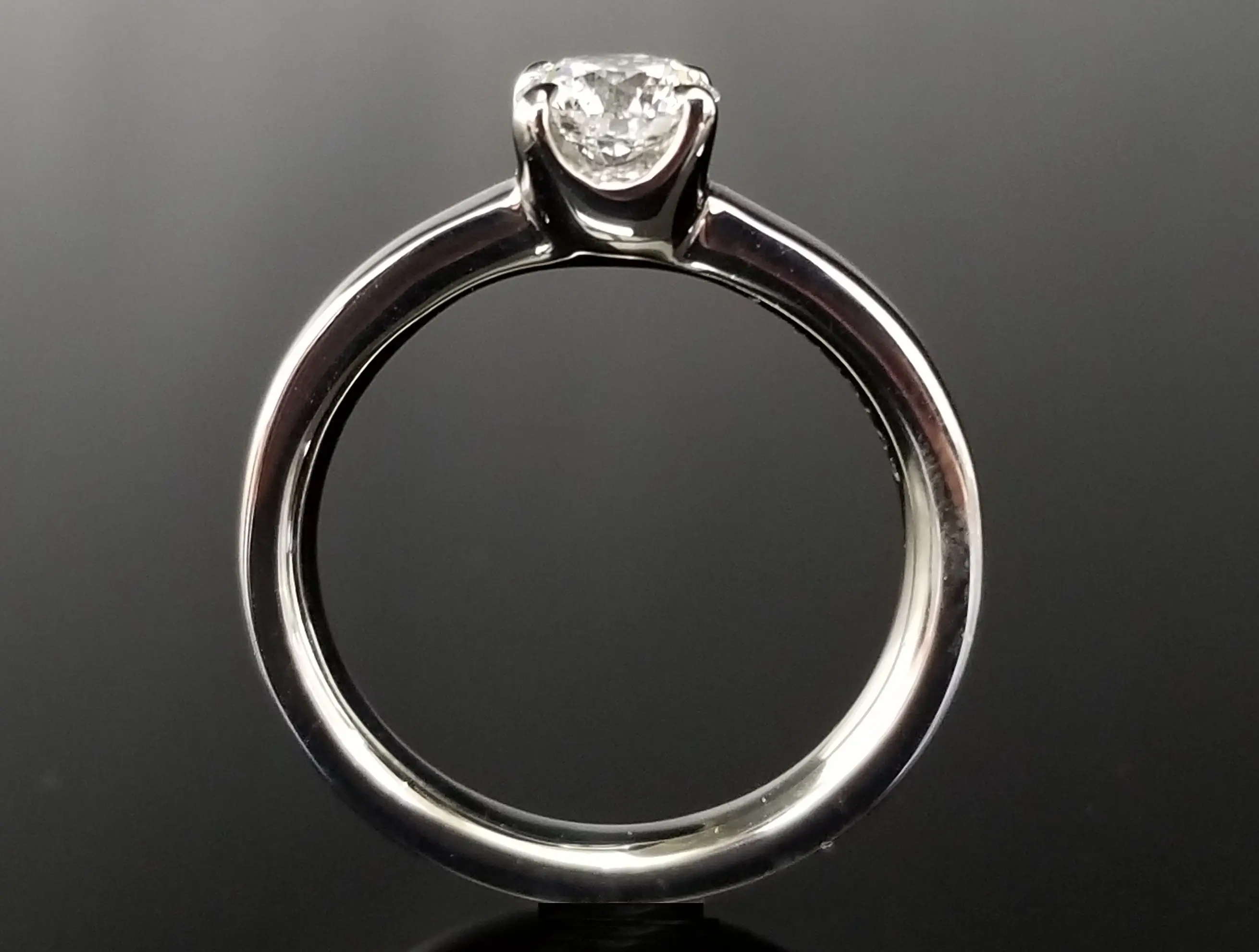 指輪4点 4本爪で、すっきりとした印象でお造りしました | 結婚・婚約指輪の