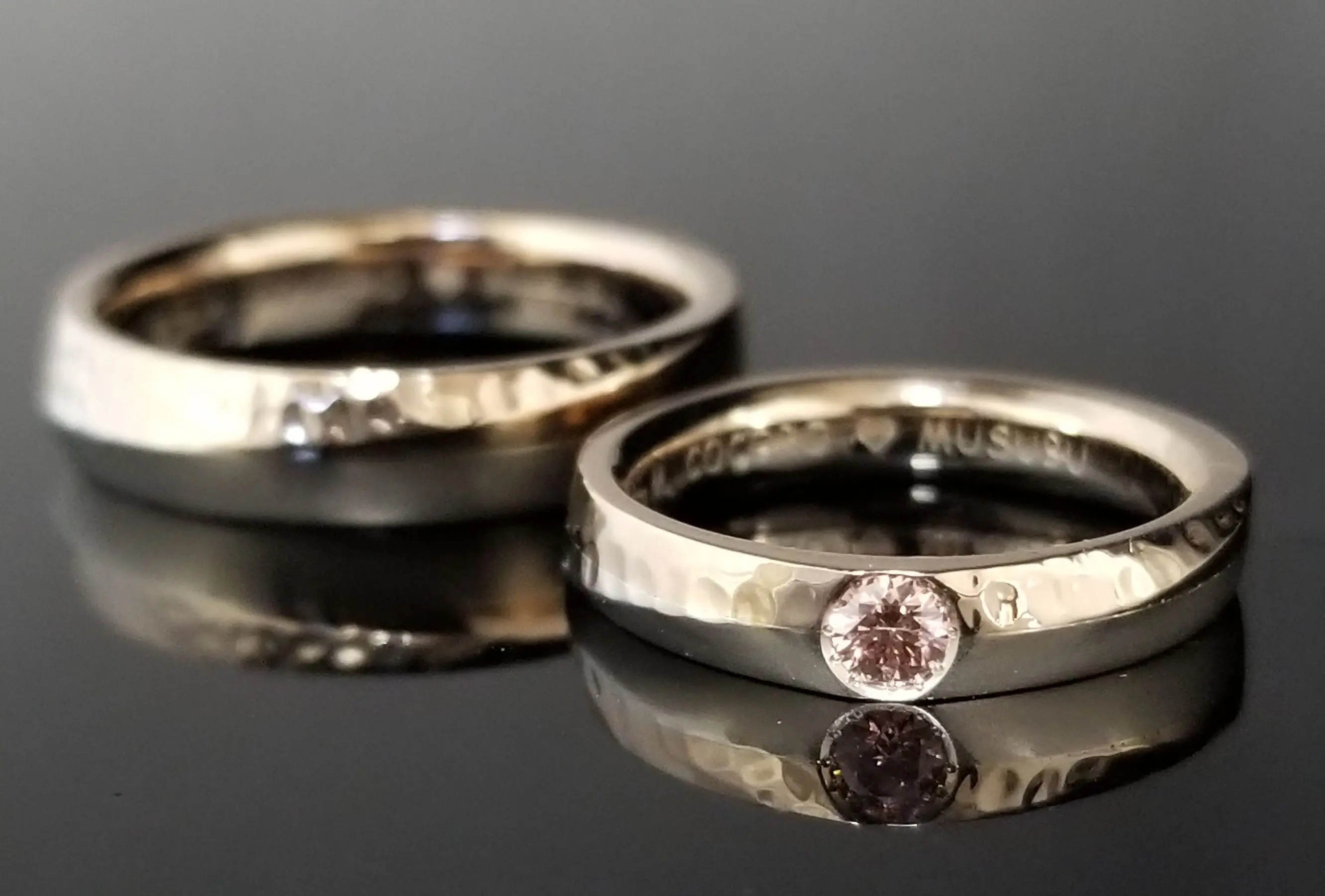 柔らかいツートンカラーのご結婚指輪 | 結婚・婚約指輪の