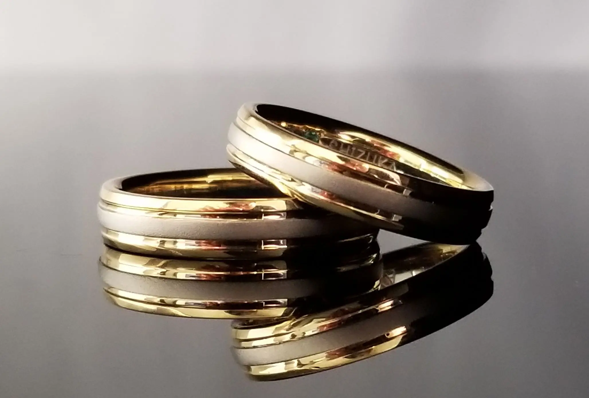 凹凸感がこだわりのコンビリング | 結婚・婚約指輪のオーダーメイドは