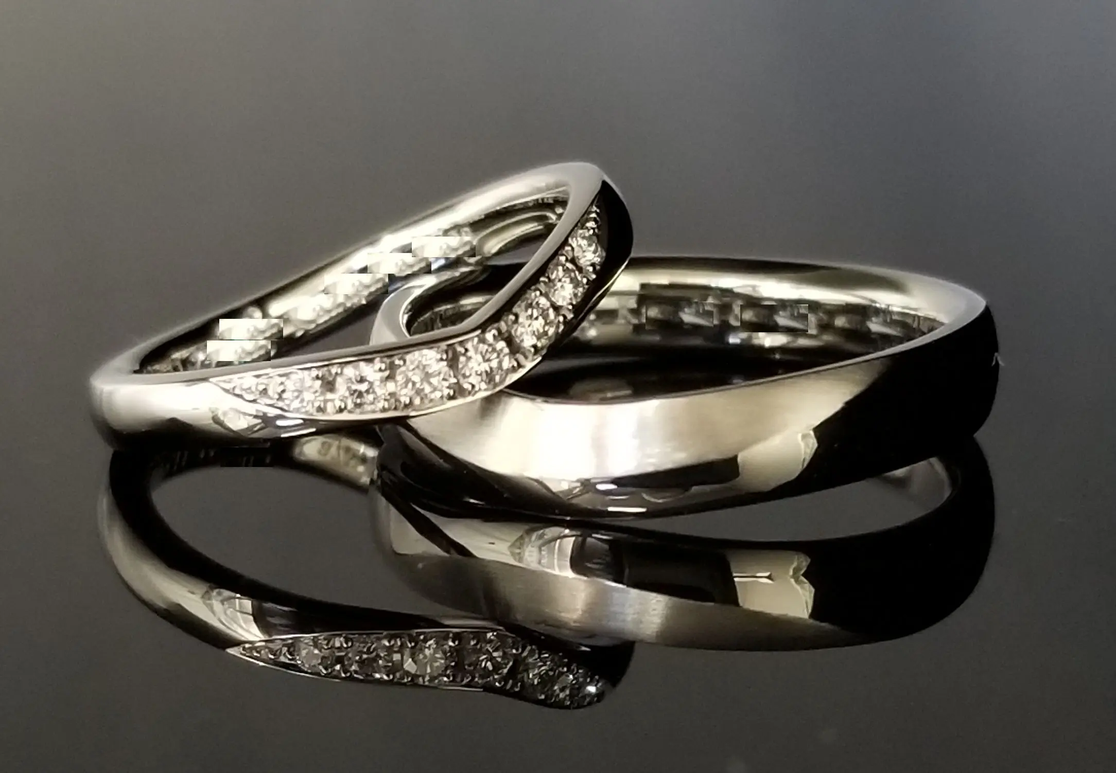 お揃い感のあるV字の鍛造フルオーダーリング | 結婚・婚約指輪の