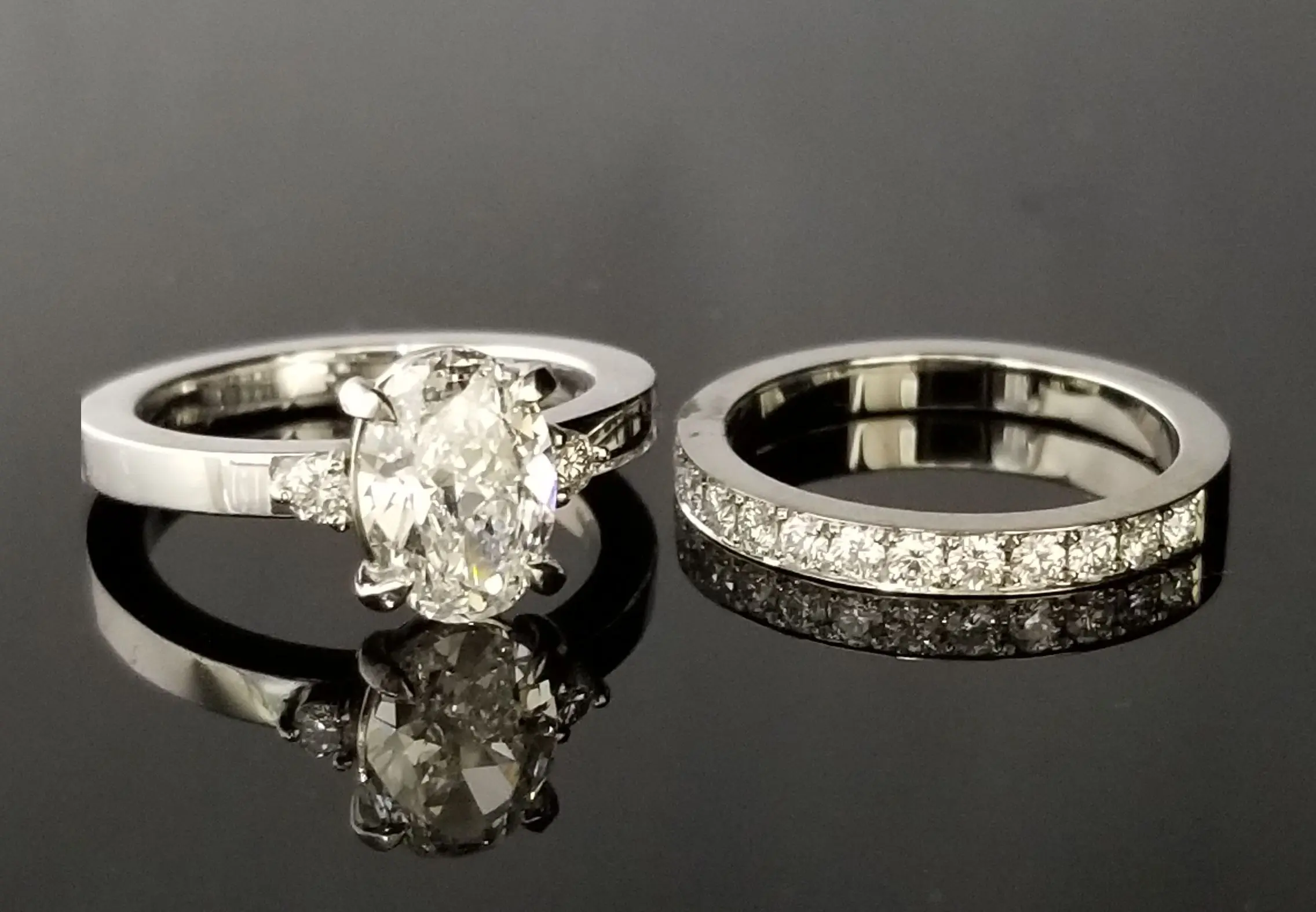 オーバルのダイヤモンドで華やかなご婚約指輪を | 結婚・婚約指輪の