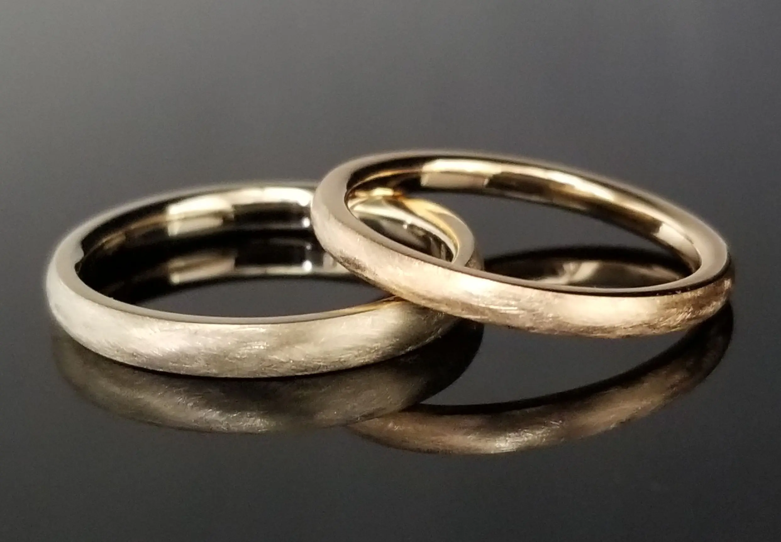 マット加工が美しいシンプルかつ、贅沢なデザイン | 結婚・婚約指輪の マット加工が美しいシンプルかつ、贅沢なデザイン | 結婚・婚約指輪の