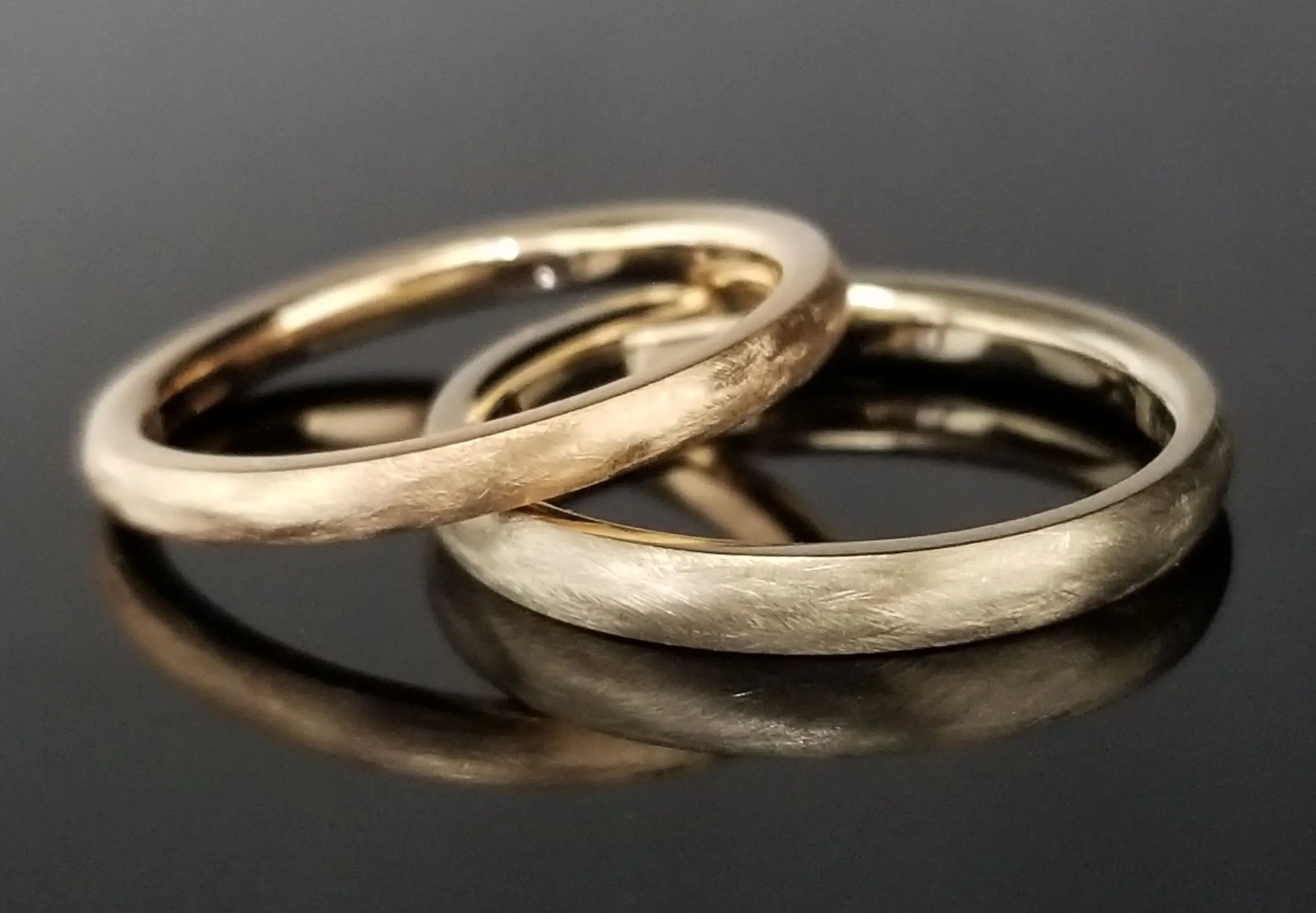 マット加工が美しいシンプルかつ、贅沢なデザイン | 結婚・婚約指輪の