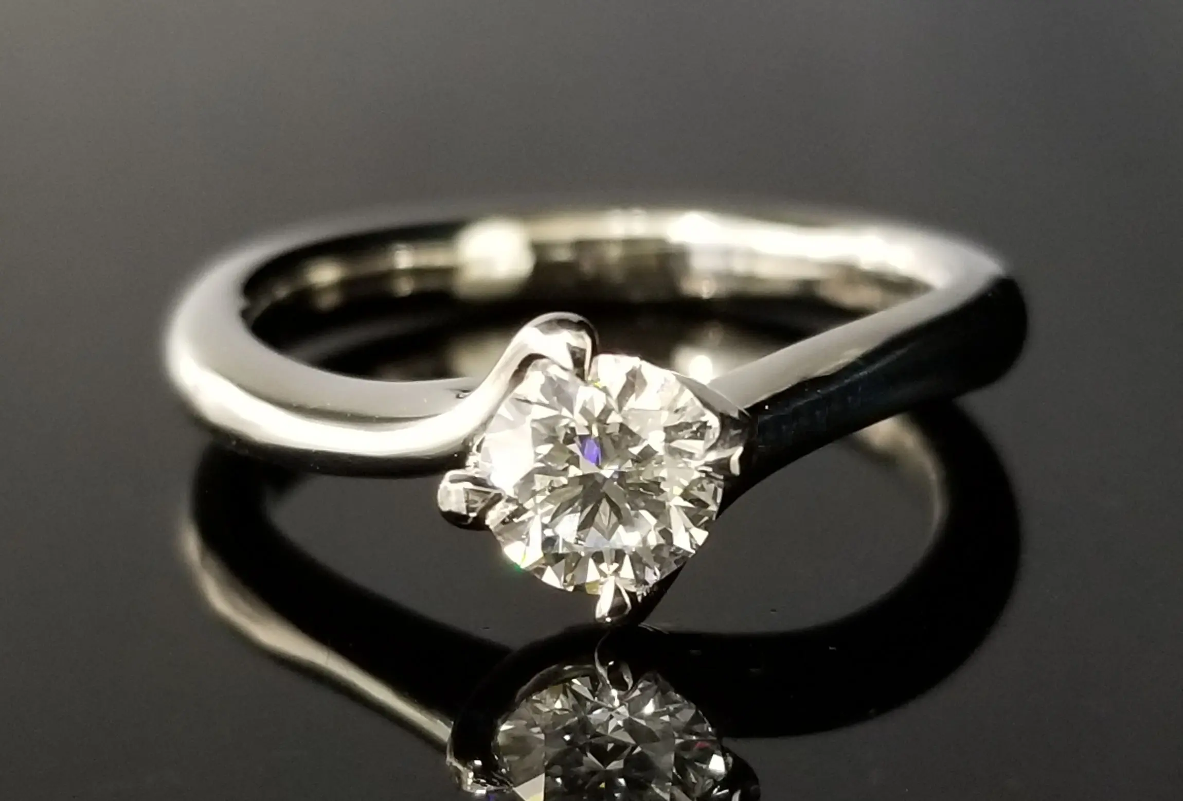腕爪一体の鍛造ご婚約指輪 | 結婚・婚約指輪のオーダーメイドは
