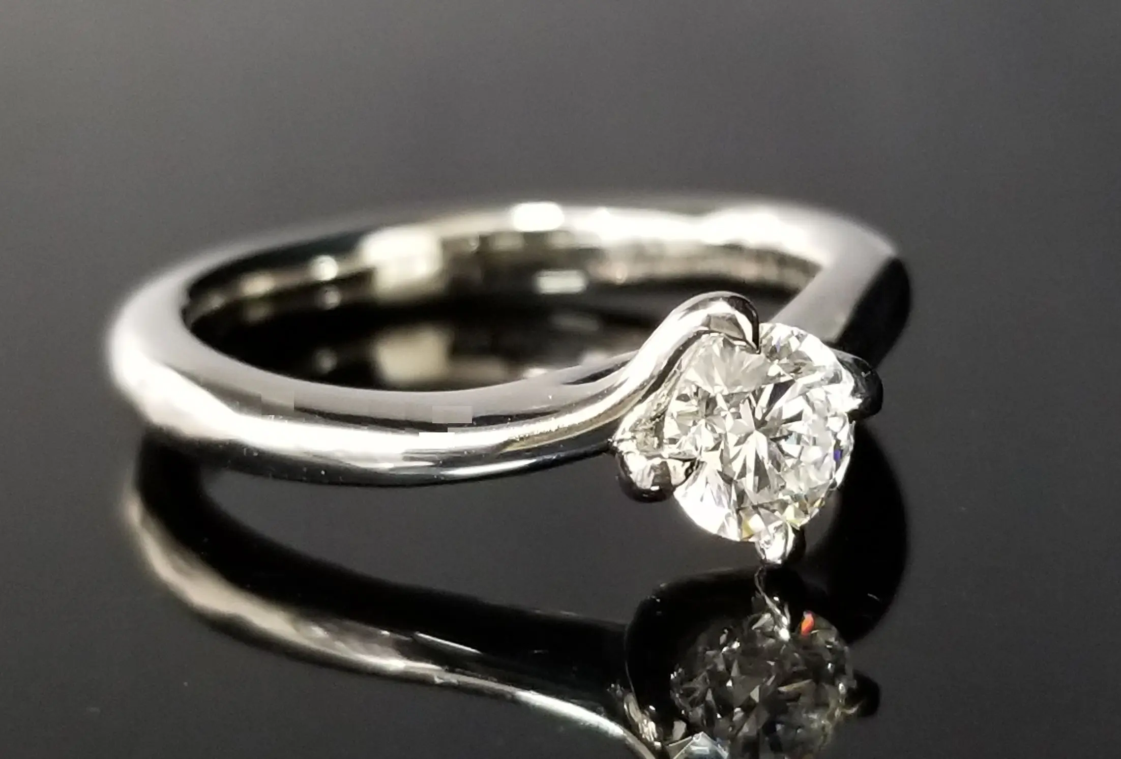 腕爪一体の鍛造ご婚約指輪 | 結婚・婚約指輪のオーダーメイドは鍛造