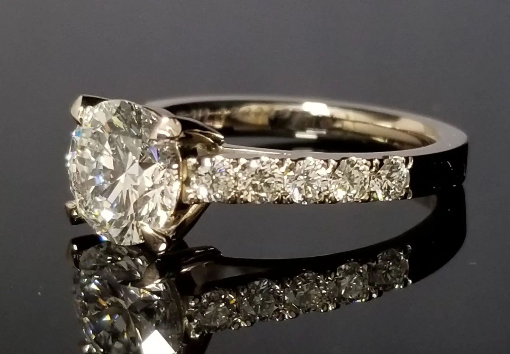 フルオーダーメイドで叶うエタニティータイプの婚約指輪 | 結婚 フルオーダーメイドで叶うエタニティータイプの婚約指輪 | 結婚