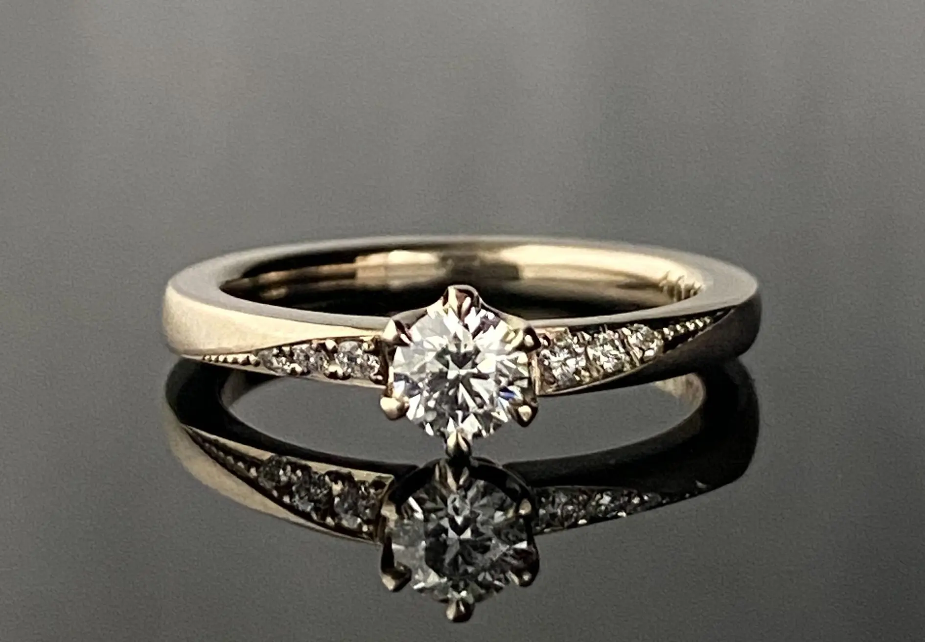 コーラルゴールドの婚約指輪(エンゲージリング)の一覧 | 結婚