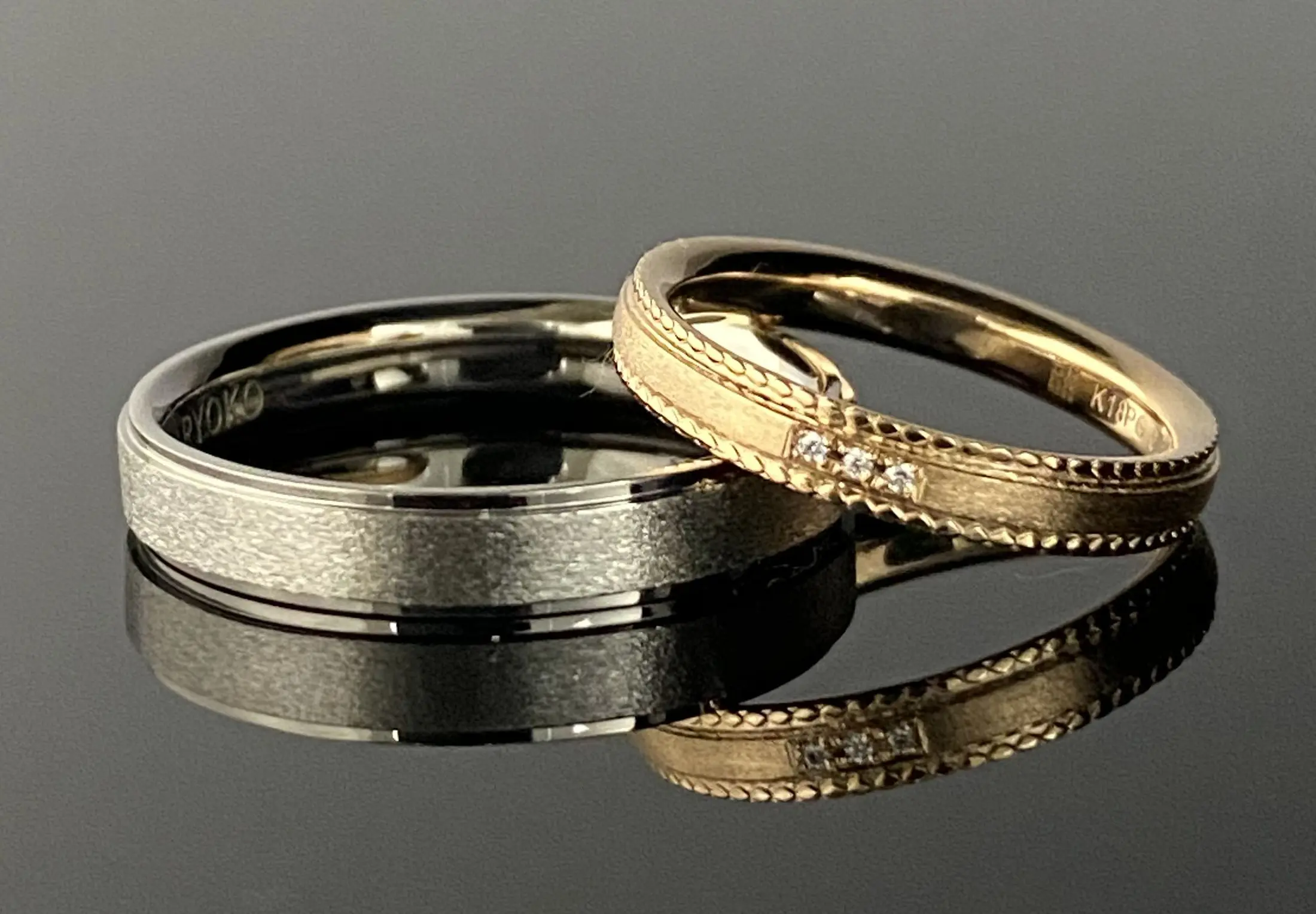 上下の雰囲気を合わせたスタイリッシュな平打鍛造リング | 結婚・婚約