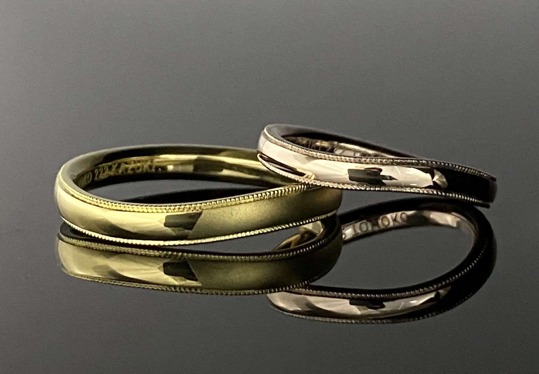 S字のウェーブとミル打ちが輝く鍛造オーダーリング | 結婚・婚約指輪の