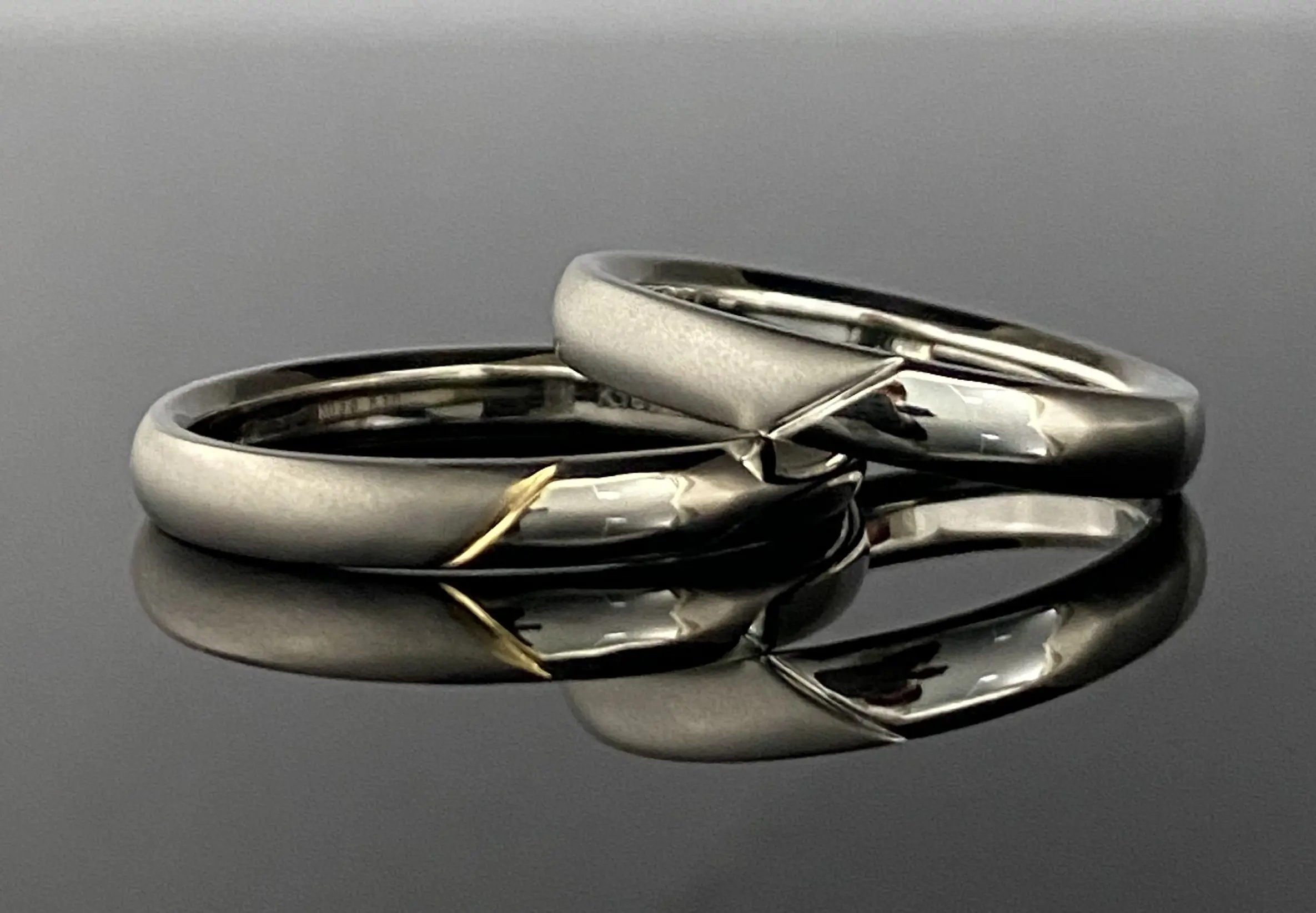 ライン加工で鏡面とマットがそれぞれ際立つ鍛造リング | 結婚・婚約