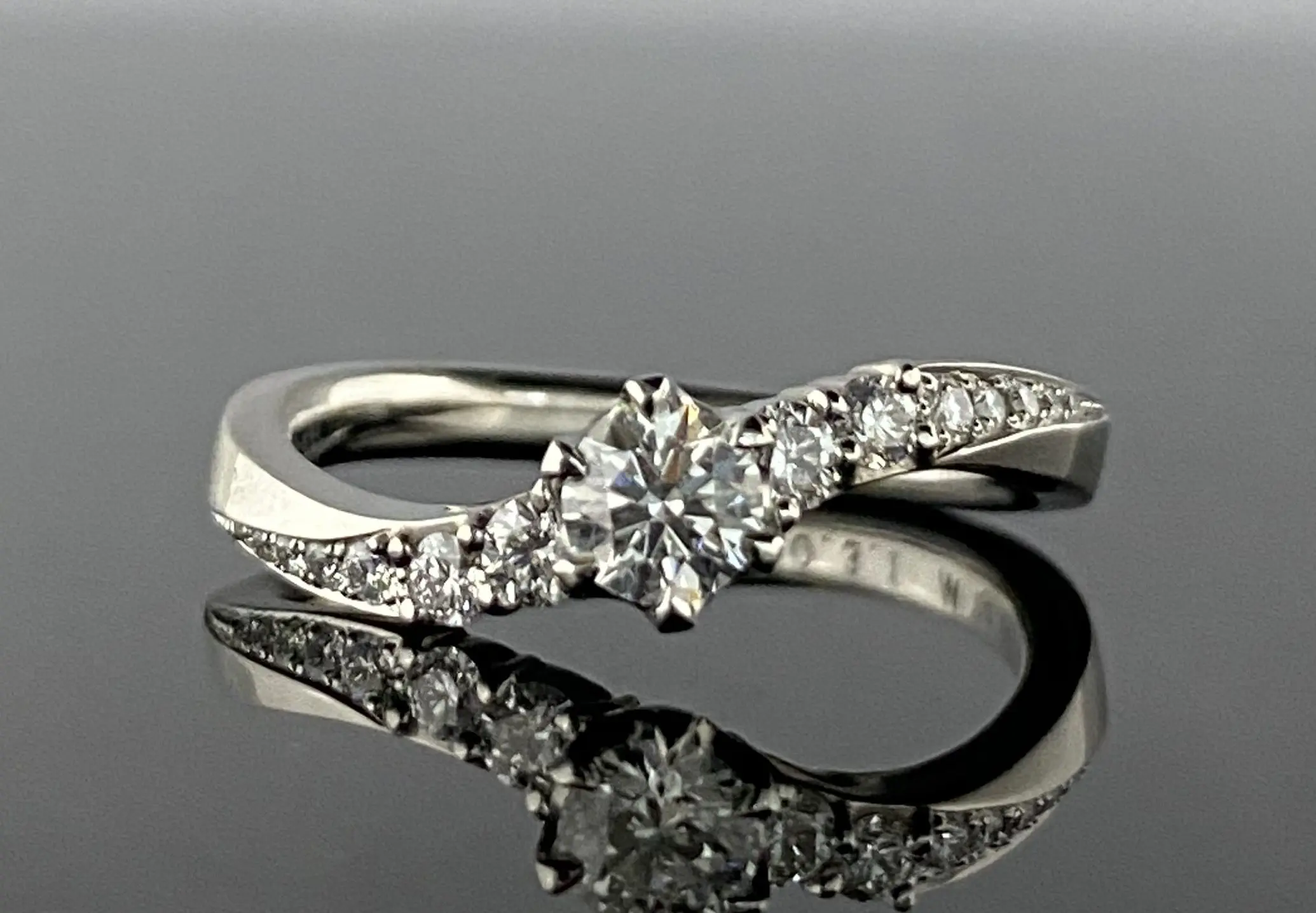憧れの1ctのダイヤモンドリング | 結婚・婚約指輪のオーダーメイドは 