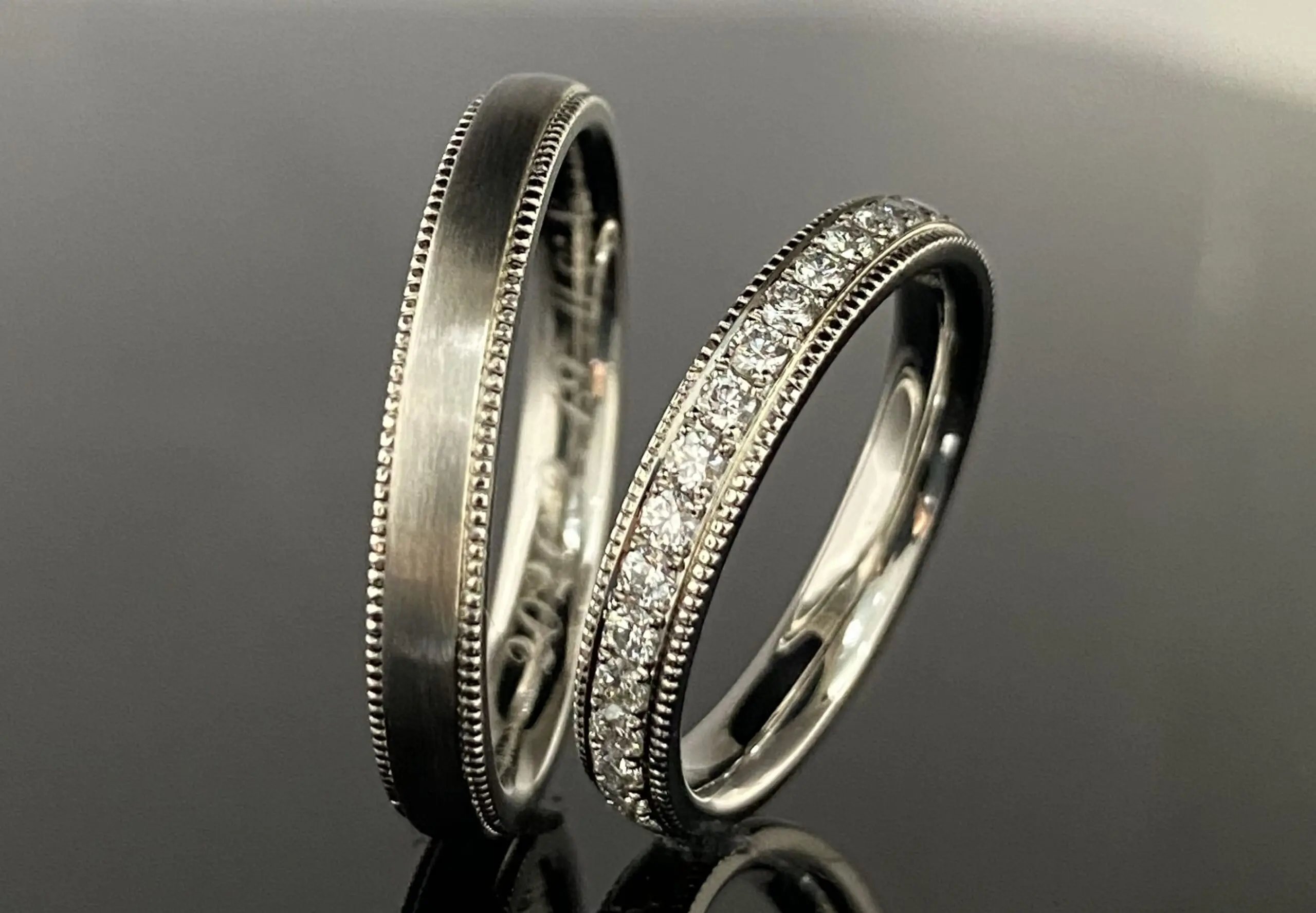 ミル打ちとダイヤモンドの輝きが美しい鍛造リング | 結婚・婚約指輪の