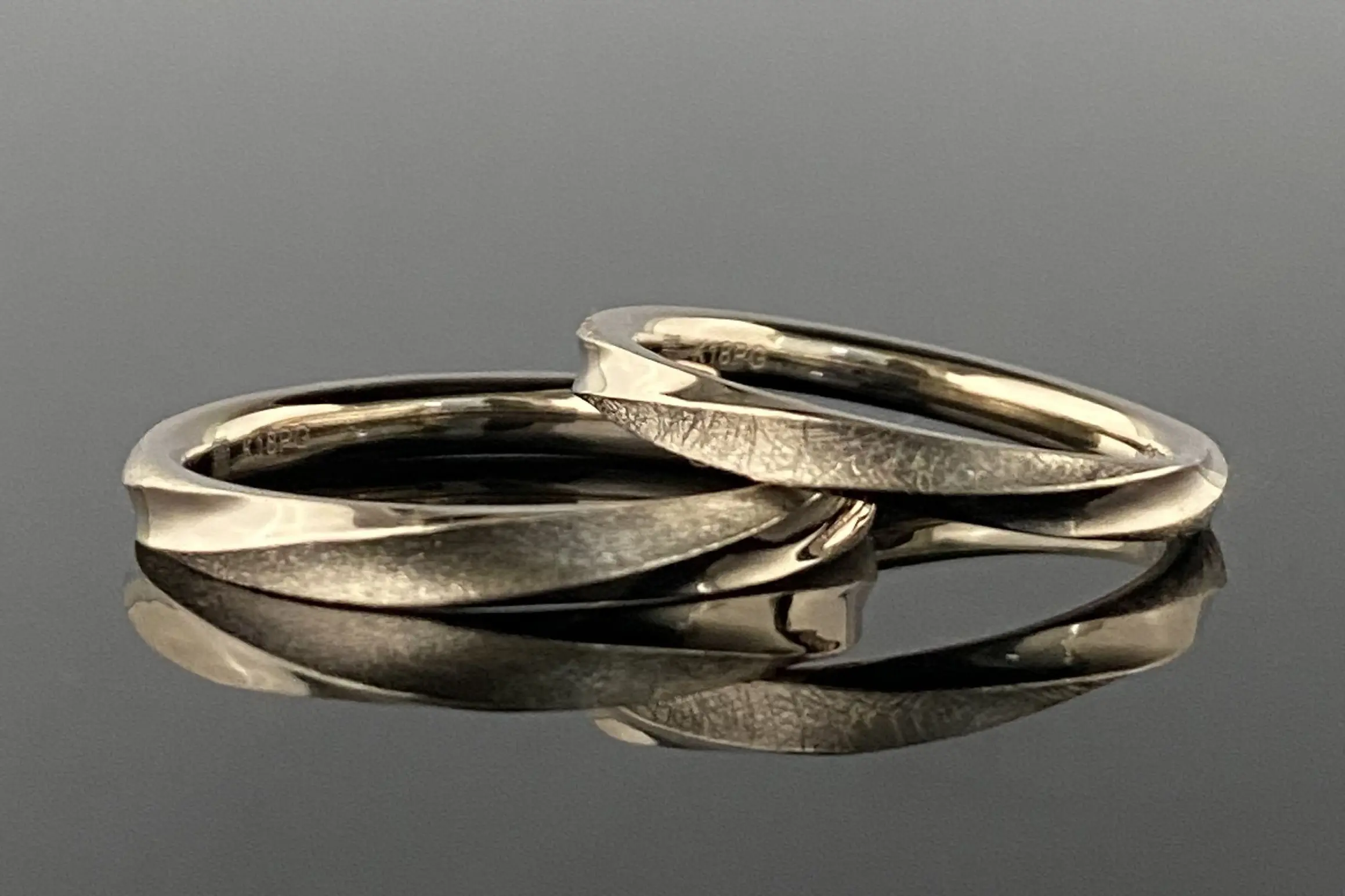 お揃いなだけではなく、お二人のこだわりが詰まった素敵なご結婚指輪