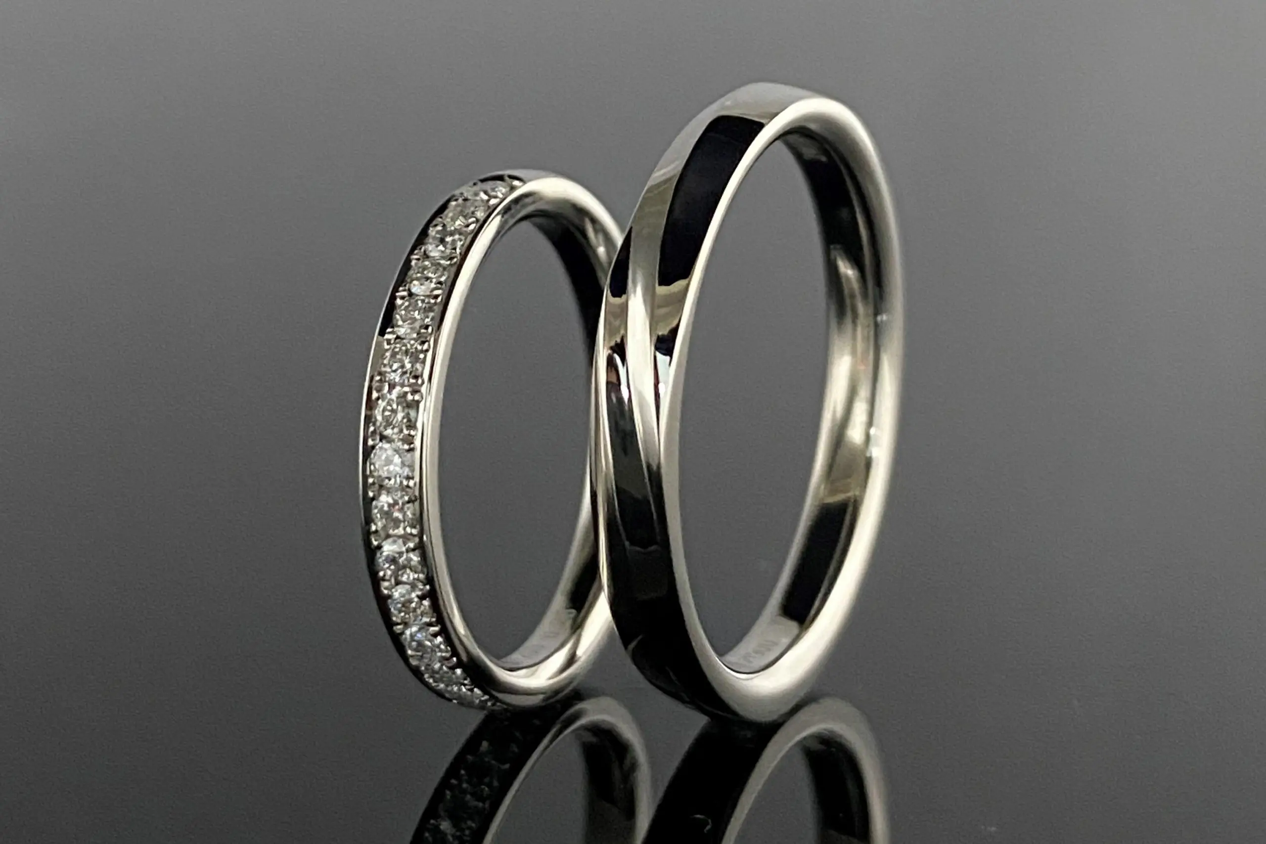 こだわりのエッジ加工とダイヤモンドが素敵なご結婚指輪 | 結婚・婚約