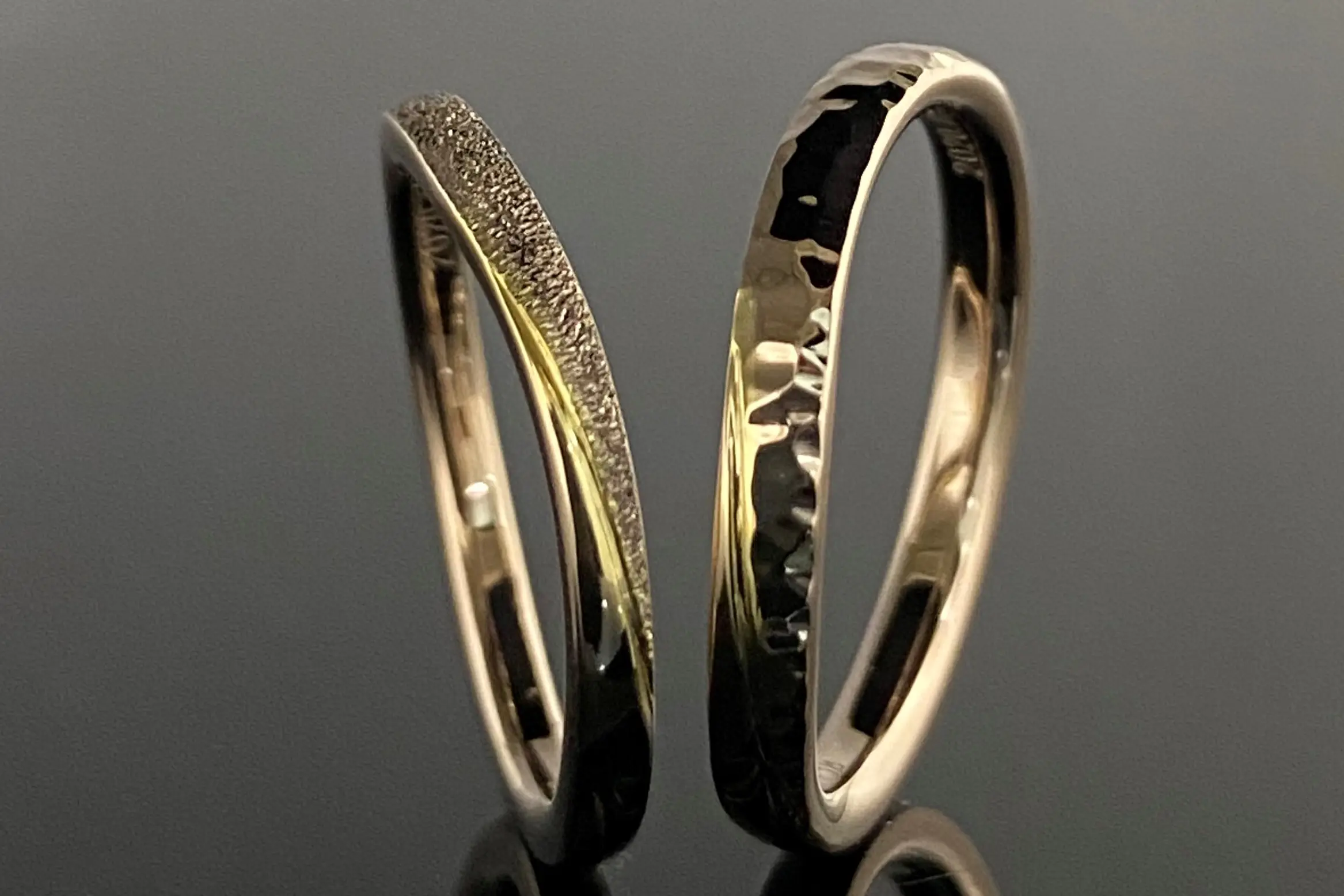 槌目とスターダスト加工のフェードアウトがお洒落です | 結婚・婚約