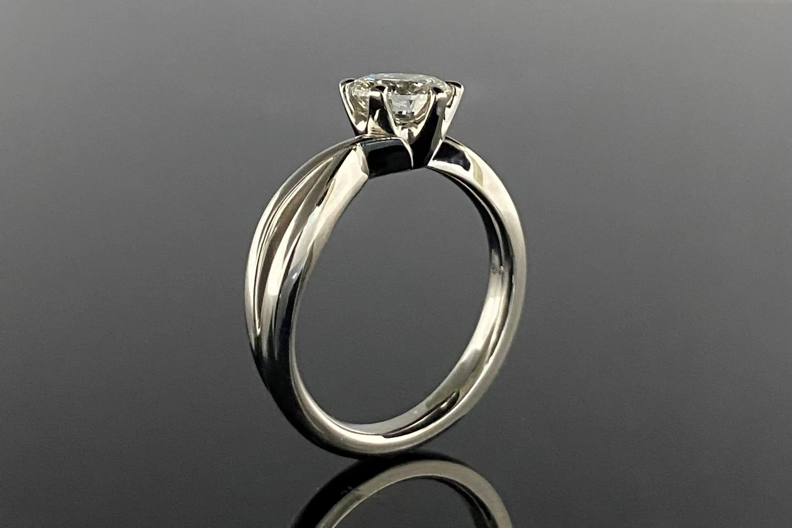 1ct越えのお石をリフォームさせて頂きました | 結婚・婚約指輪の 