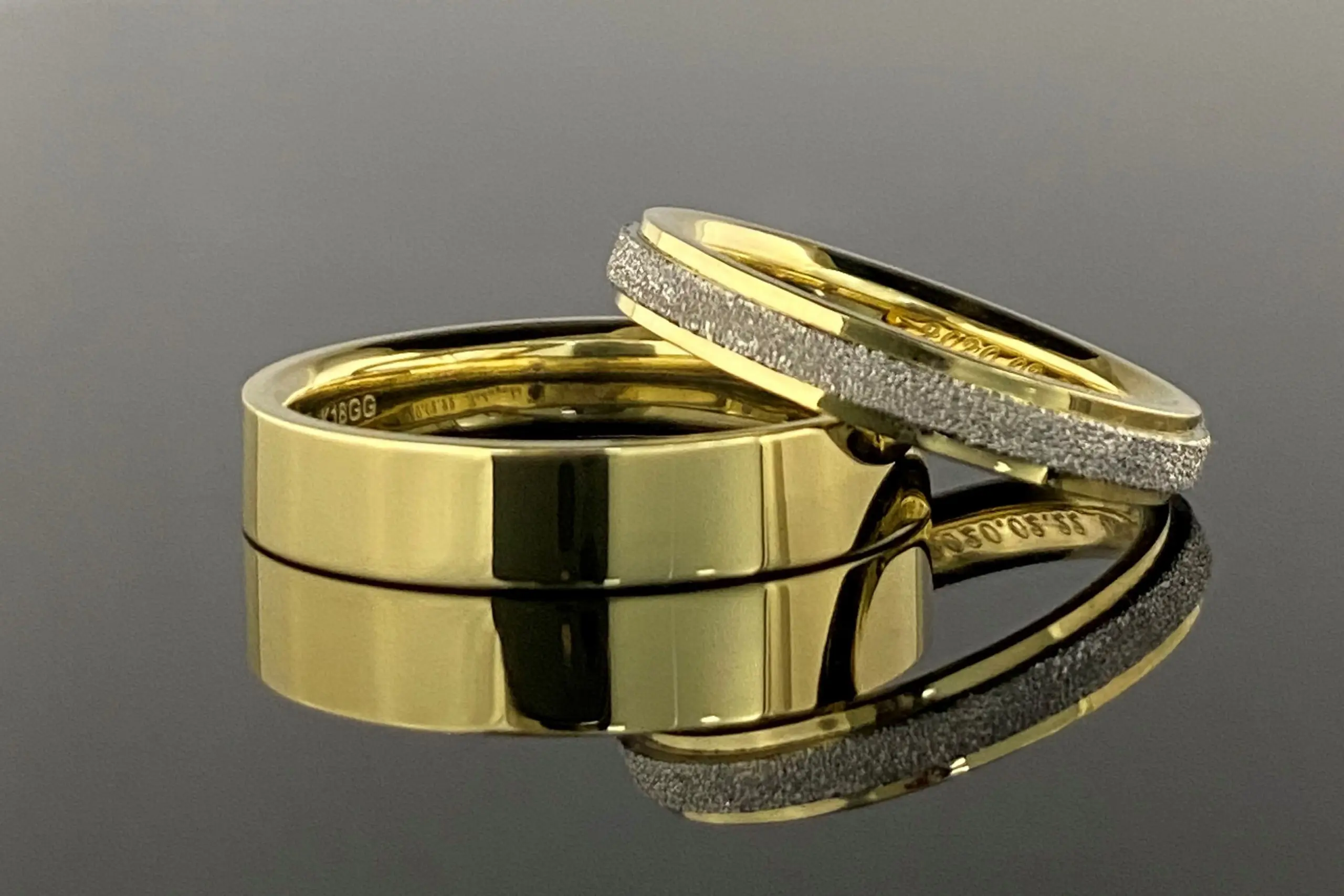 鏡面の美しさ、スターダストの煌めきを。 | 結婚・婚約指輪の