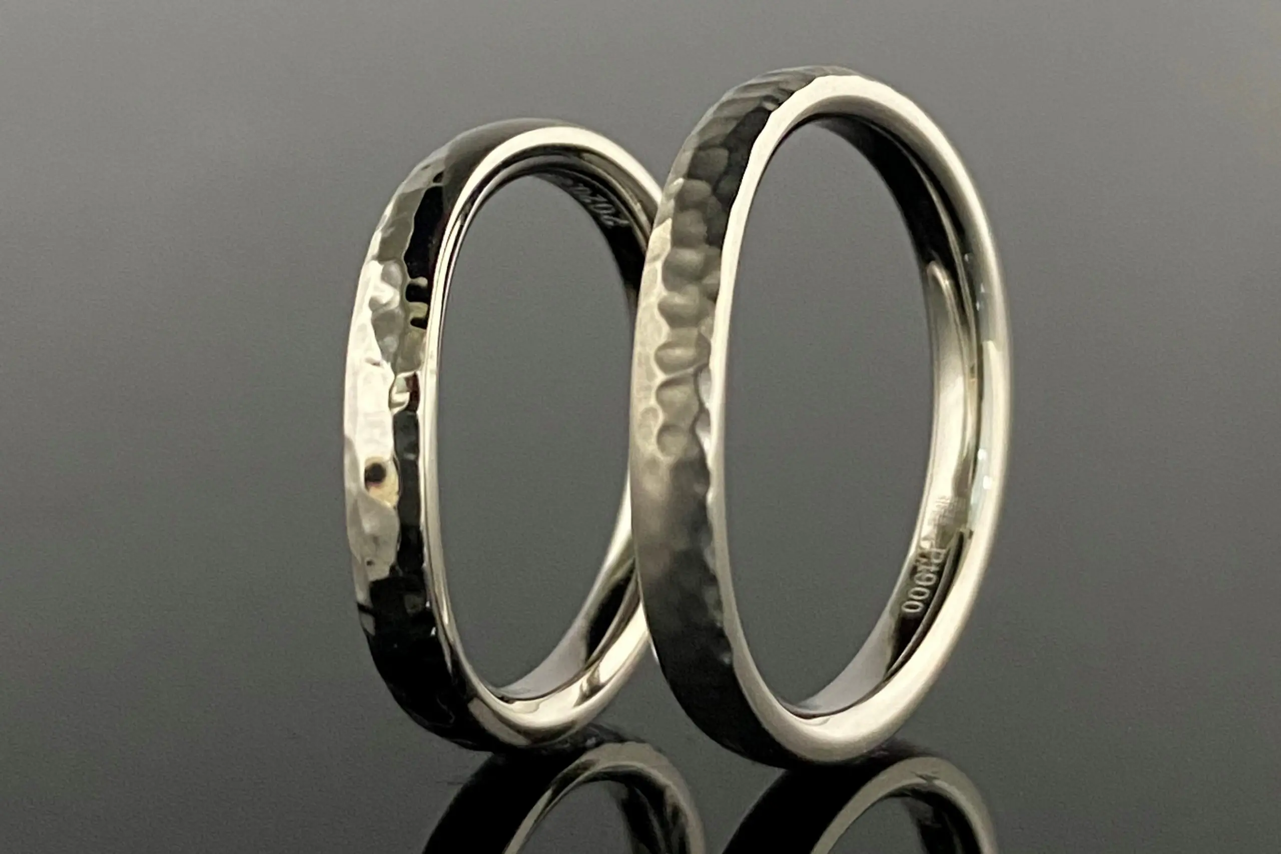 職人ならではの槌目加工が素敵なマリッジリング | 結婚・婚約