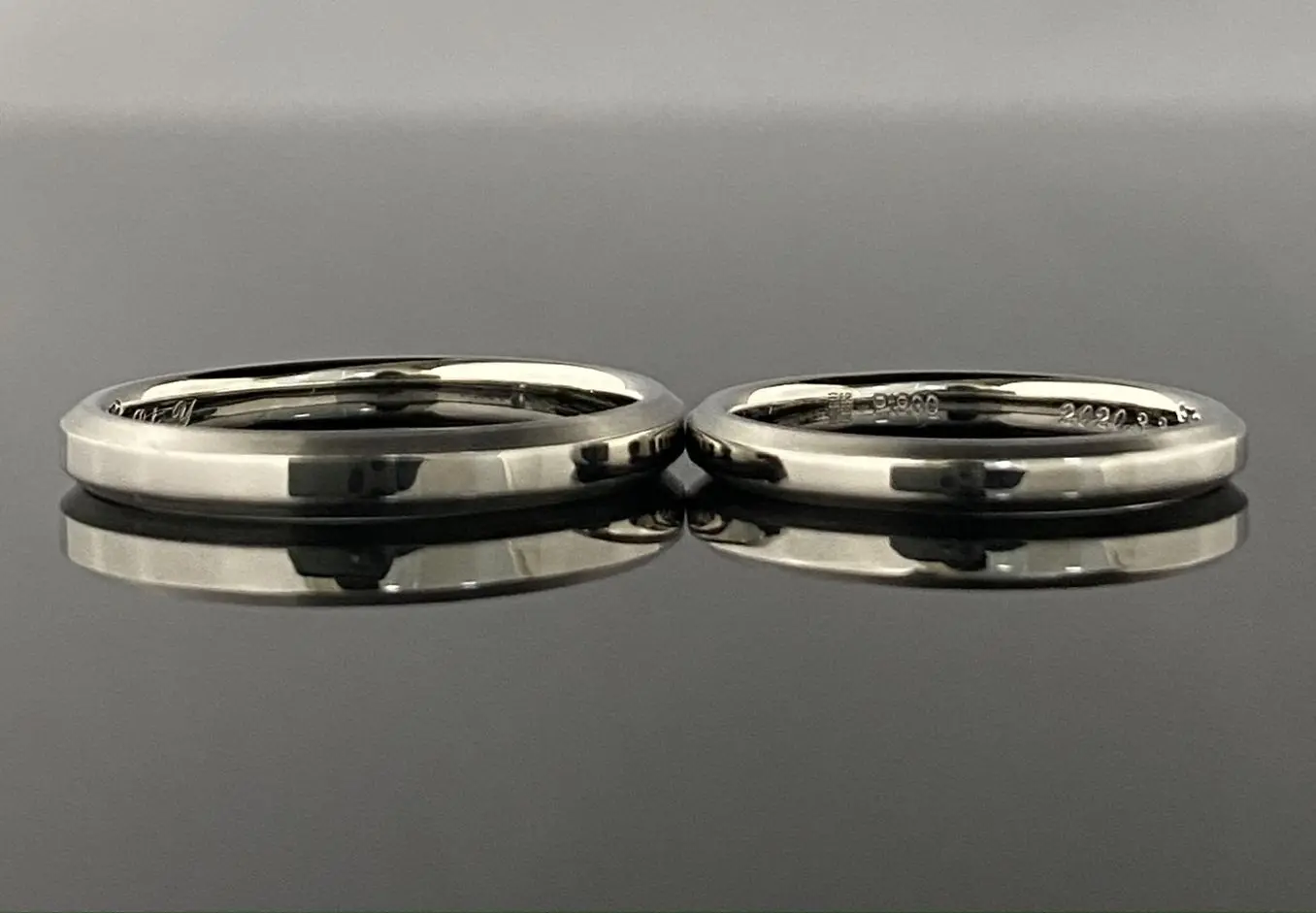 平打ちに角落としをし、ヘアラインで仕上げたオーダーリング | 結婚