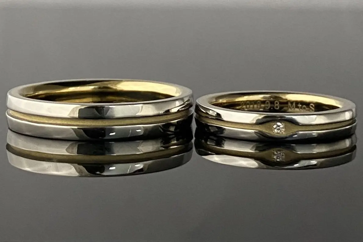 素材の異なる2色が綺麗に輝くコンビデザインです | 結婚・婚約指輪の