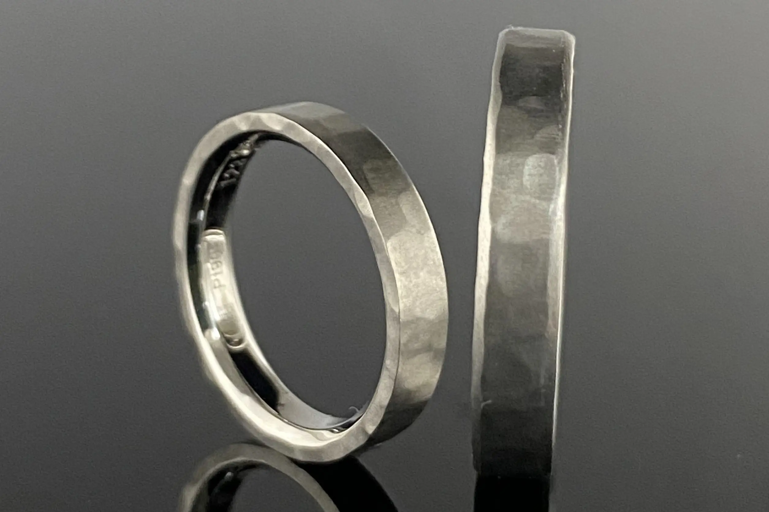 さりげない凹凸を鍛造製法で表現 | 結婚・婚約指輪のオーダー さりげない凹凸を鍛造製法で表現 | 結婚・婚約指輪のオーダー