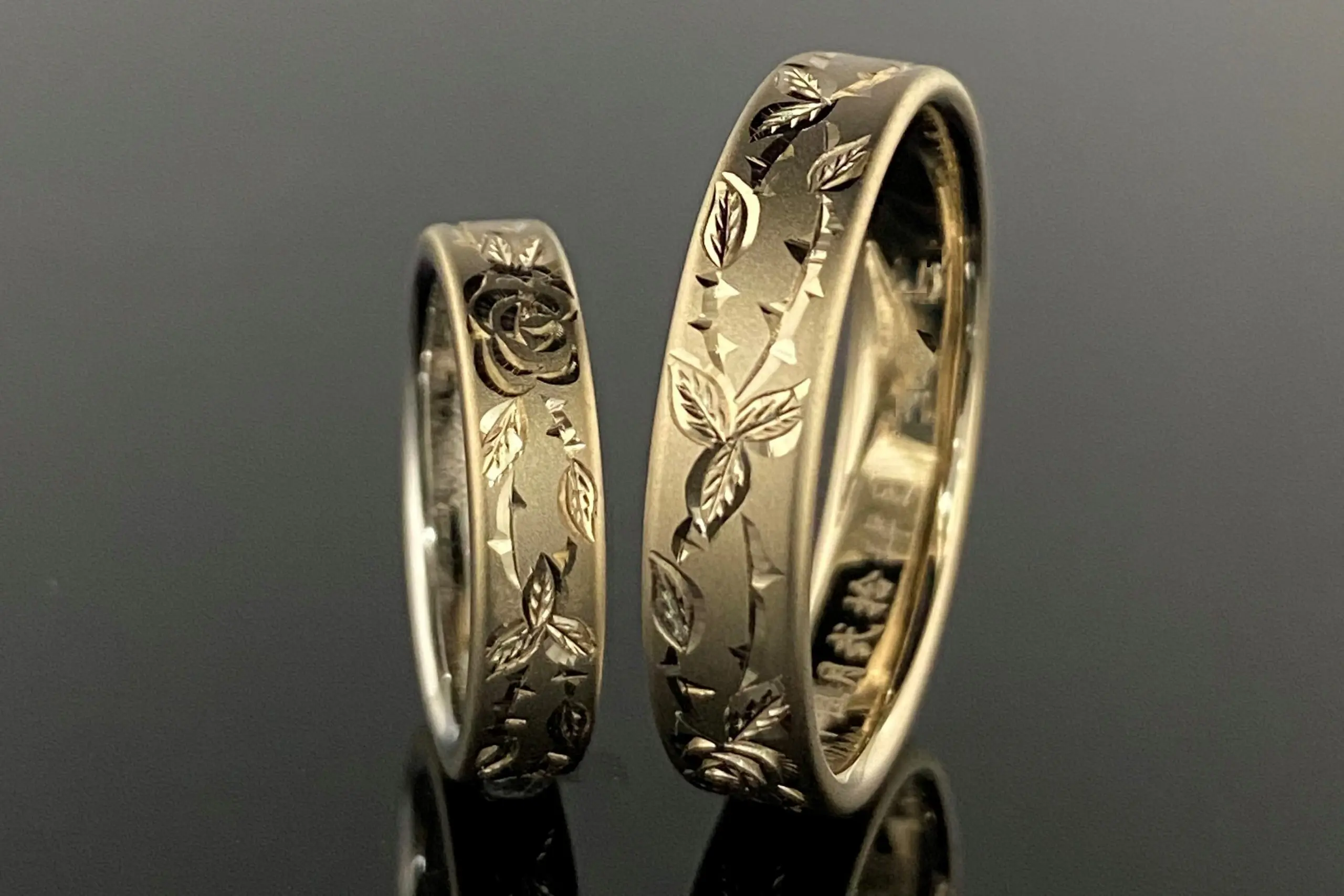 バラのデザインが華やかなマリッジリング | 結婚・婚約指輪のオーダー