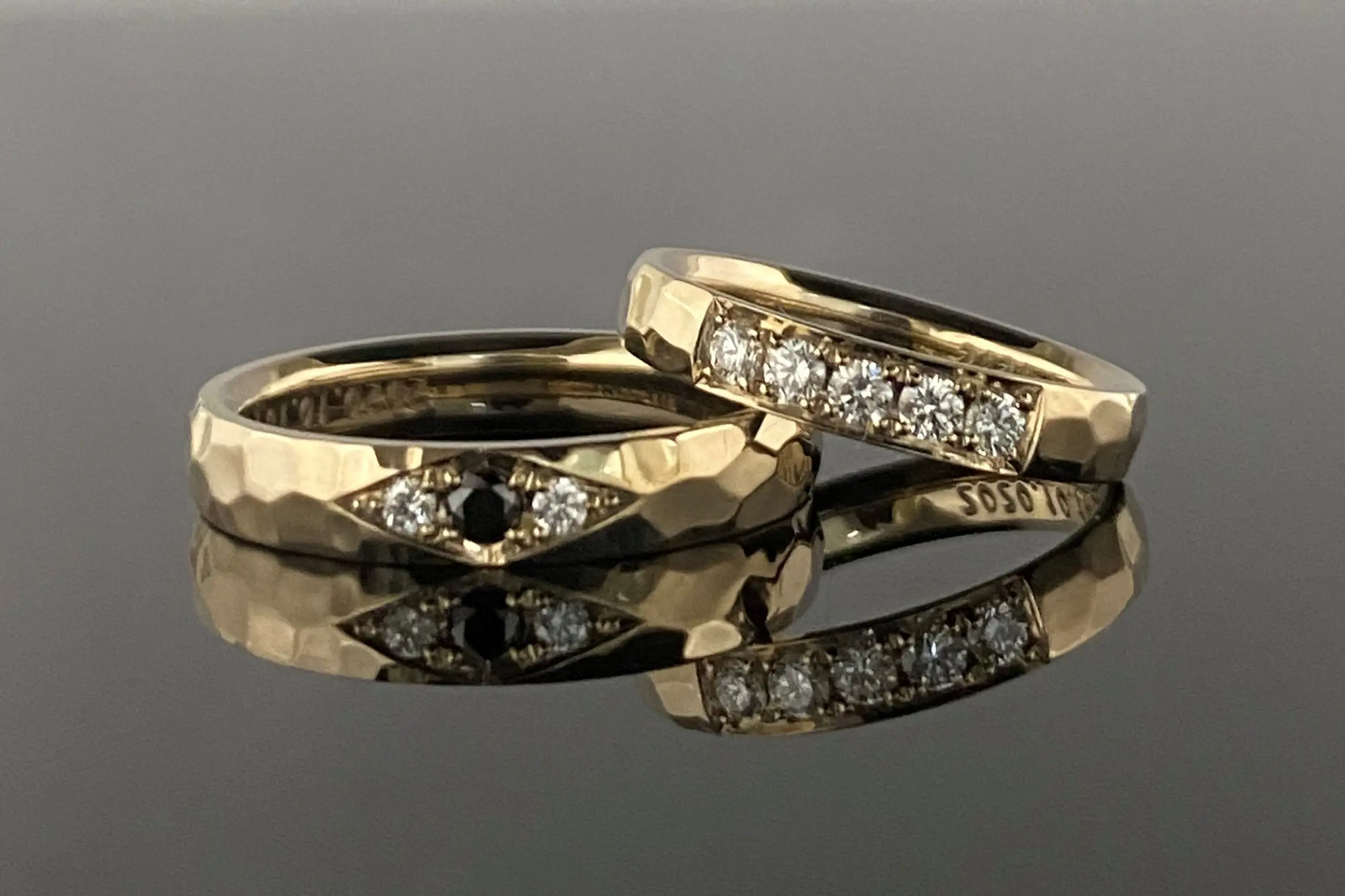 どちらのリングもダイヤをアクセントに。 | 結婚・婚約指輪の