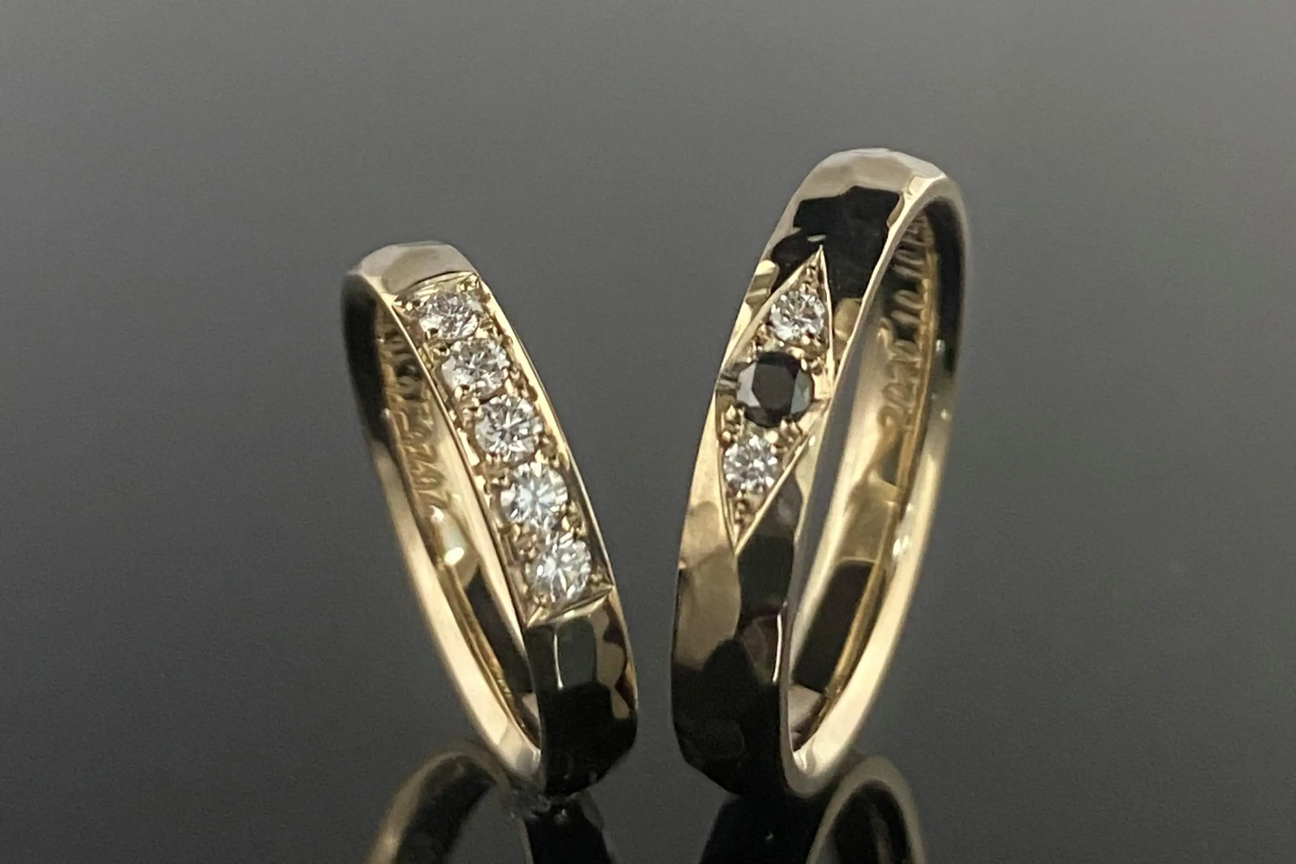 どちらのリングもダイヤをアクセントに。 | 結婚・婚約指輪のオーダー