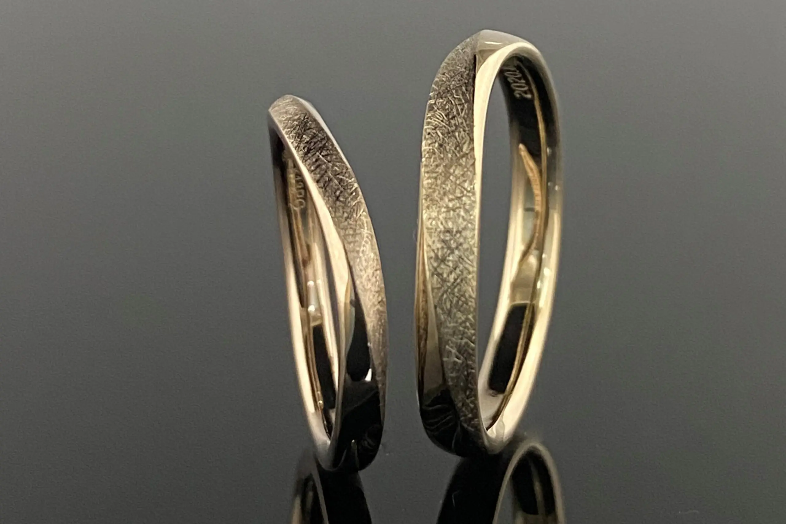 シャンパンゴールド、コーラルゴールドのペア | 結婚・婚約指輪の