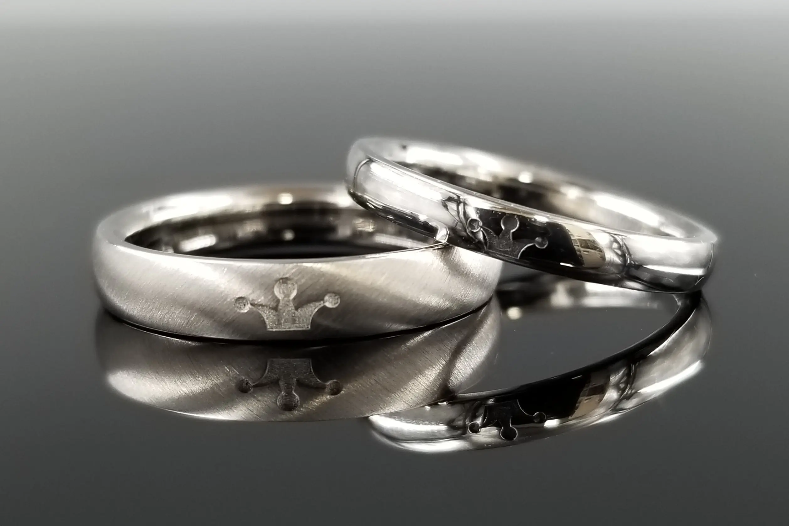 オリジナルの刻印は、表にも入れられます。 | 結婚・婚約指輪の