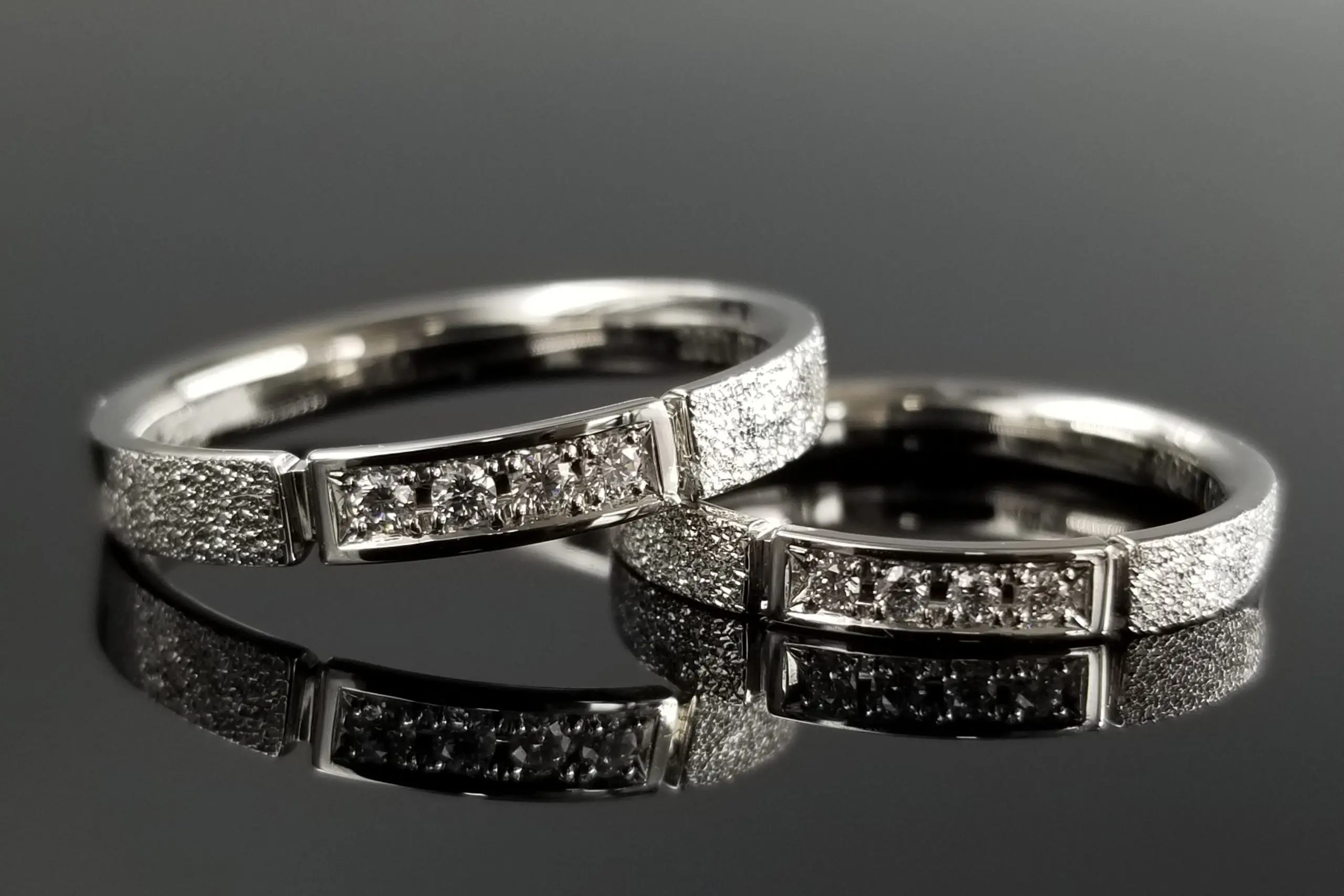 スターダストとダイヤの煌めきを合わせて。 | 結婚・婚約指輪の