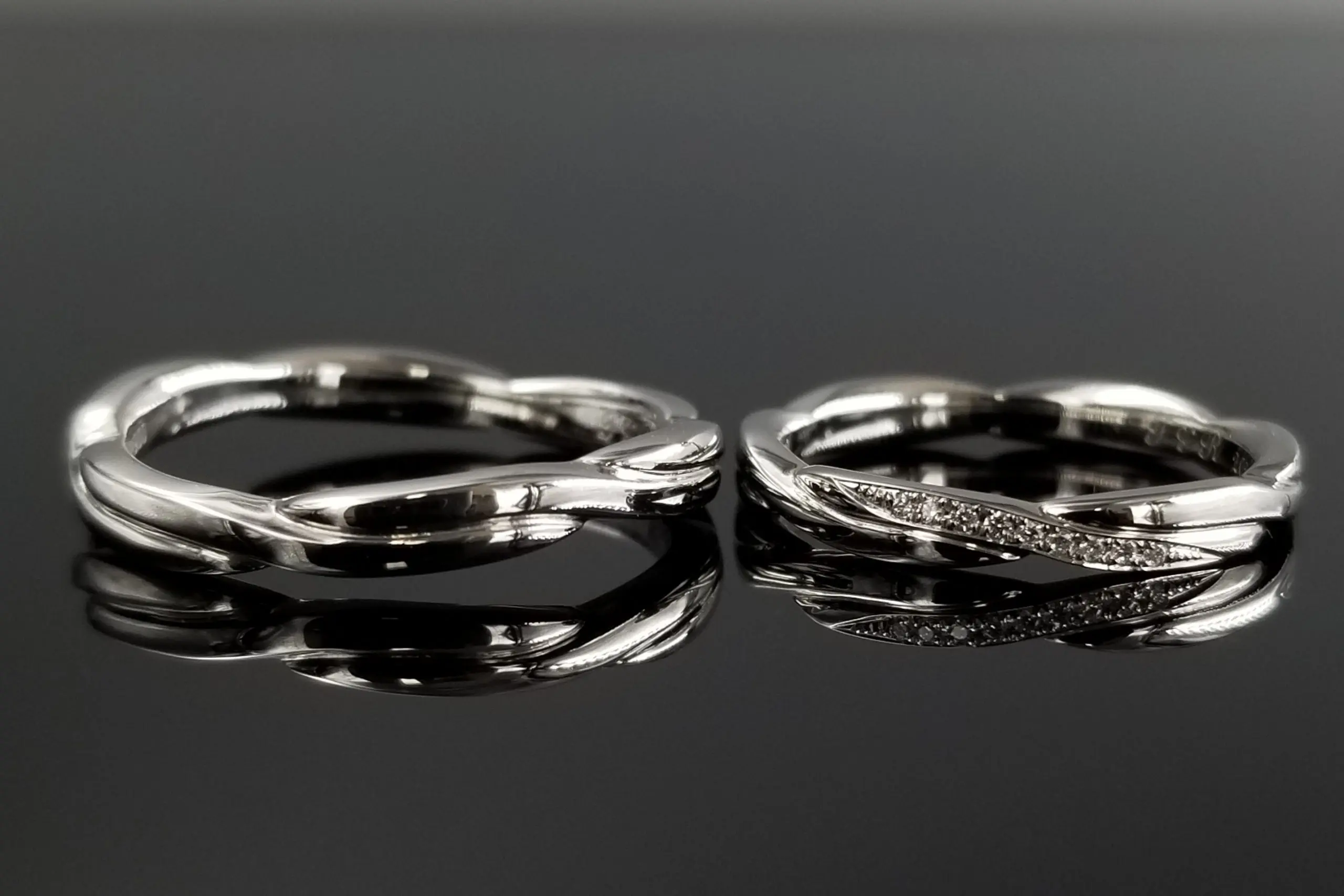 メビウスとストレートでひねりデザインに仕上げました | 結婚・婚約
