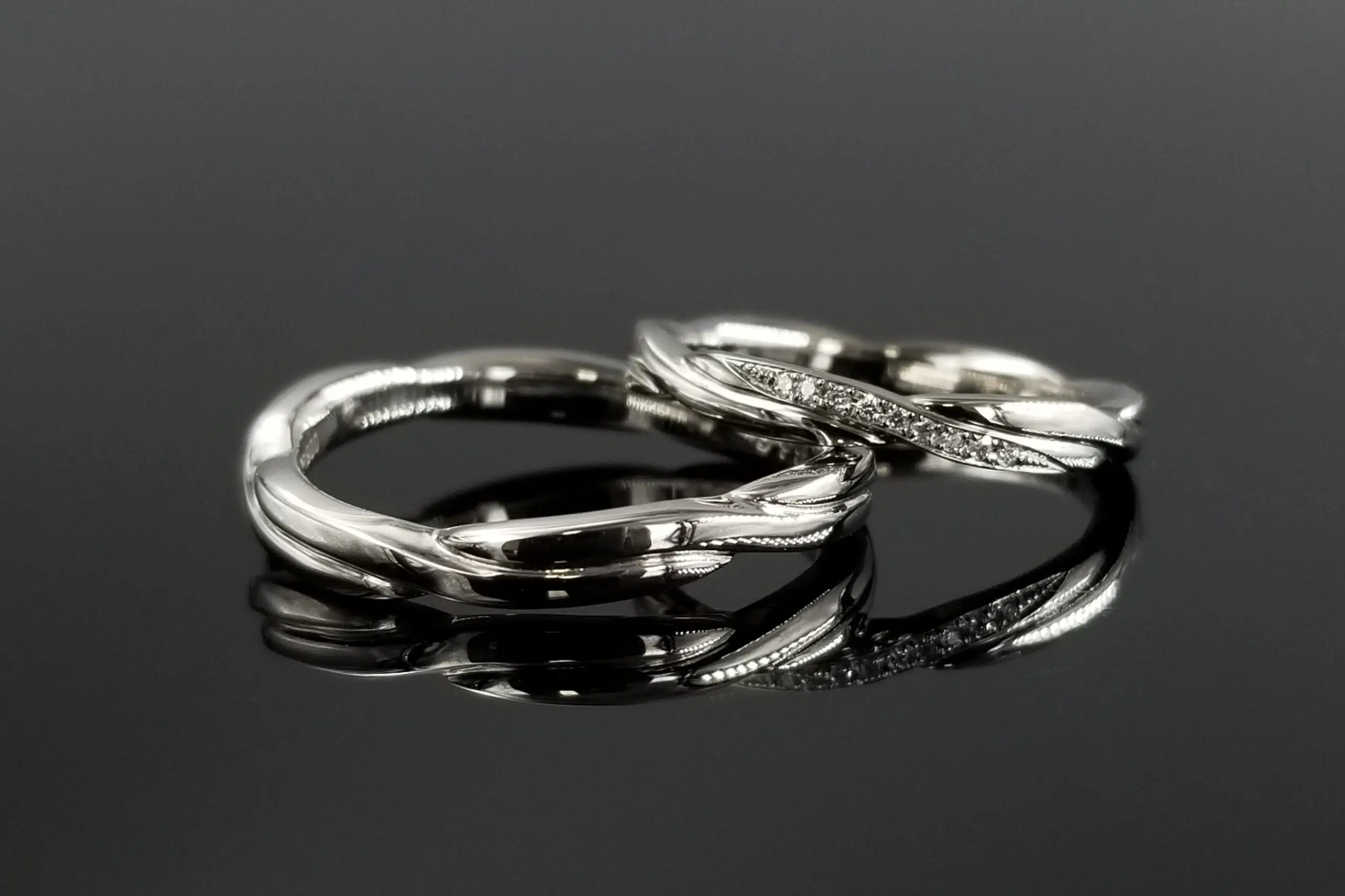 メビウスとストレートでひねりデザインに仕上げました | 結婚・婚約 