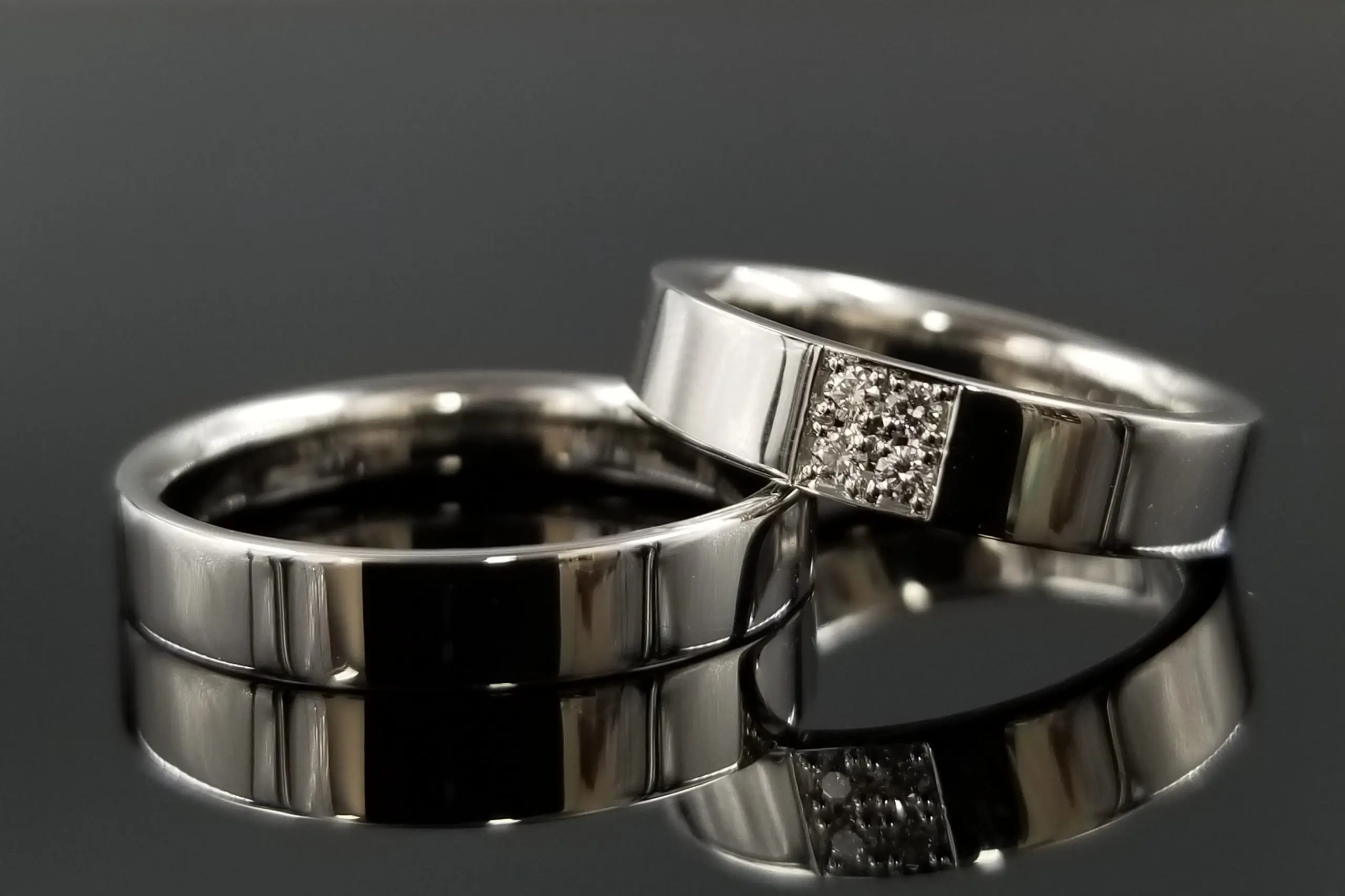 鏡面仕上げの平打ちリングで、存在感抜群 | 結婚・婚約指輪のオーダー