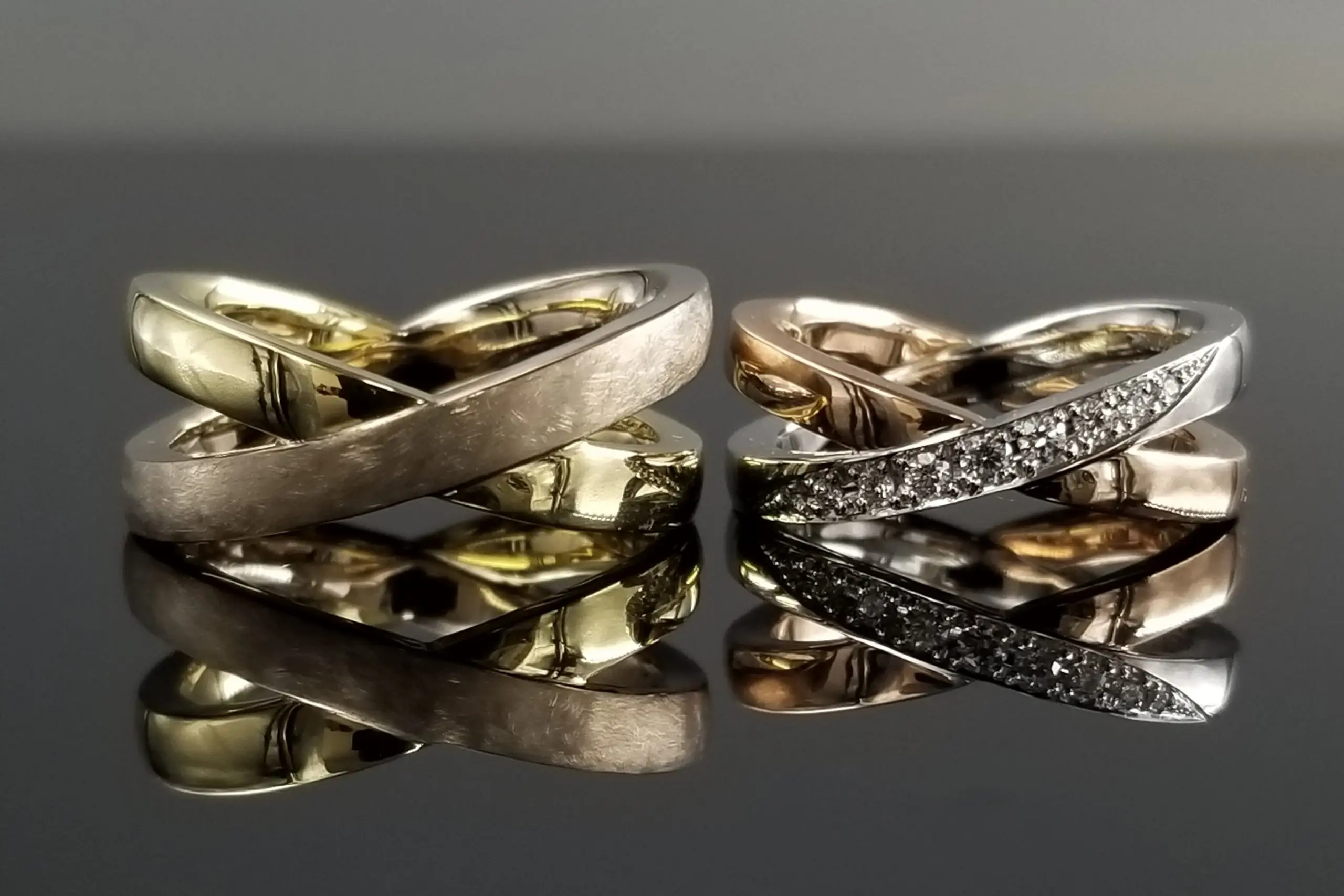 立体的にお造りした、クロスのコンビリング | 結婚・婚約指輪の