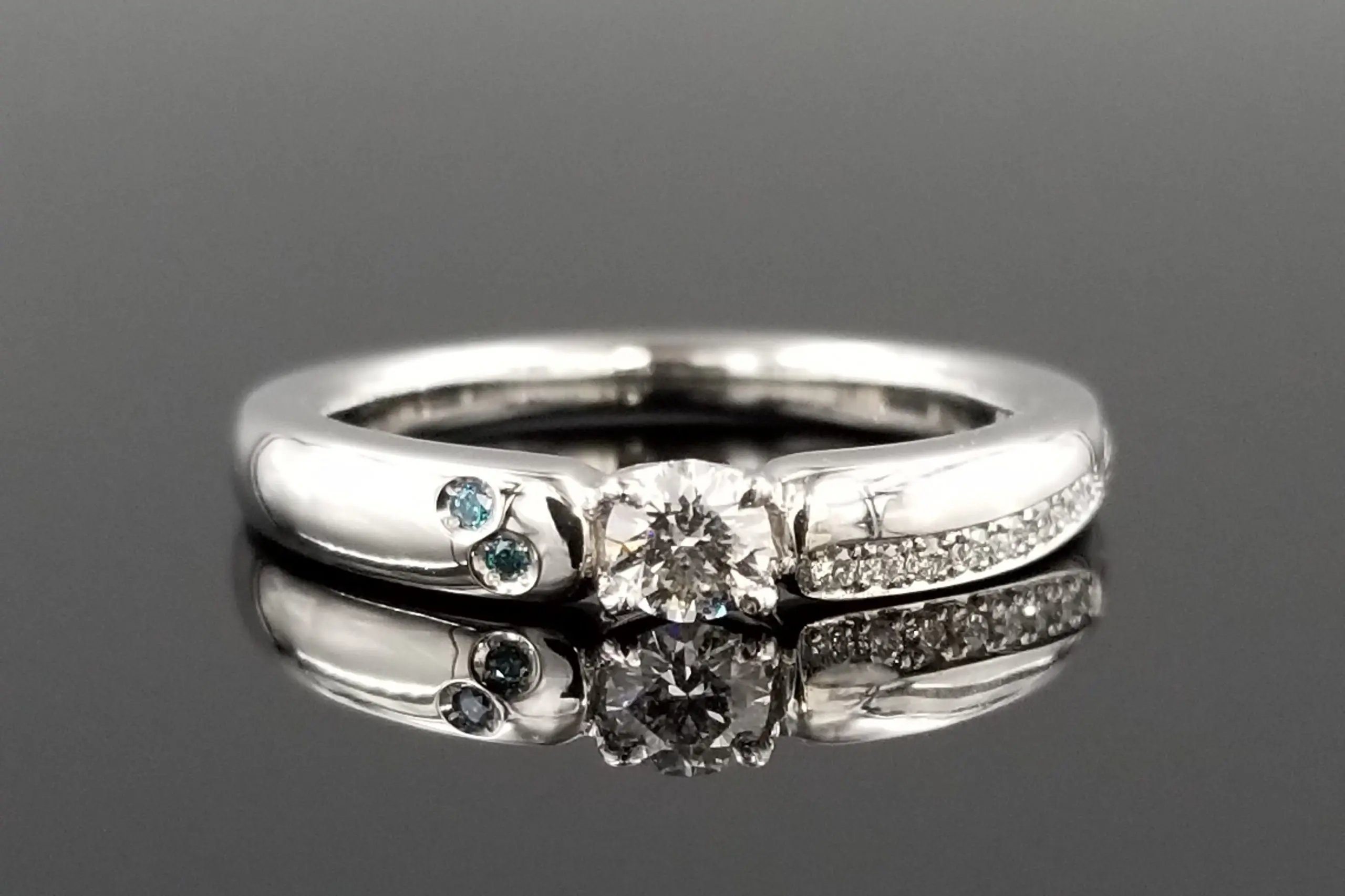 のりぞー　ダイヤステッチ ダイヤモンドを右上がりに添えて。 | 結婚・婚約指輪のオーダー
